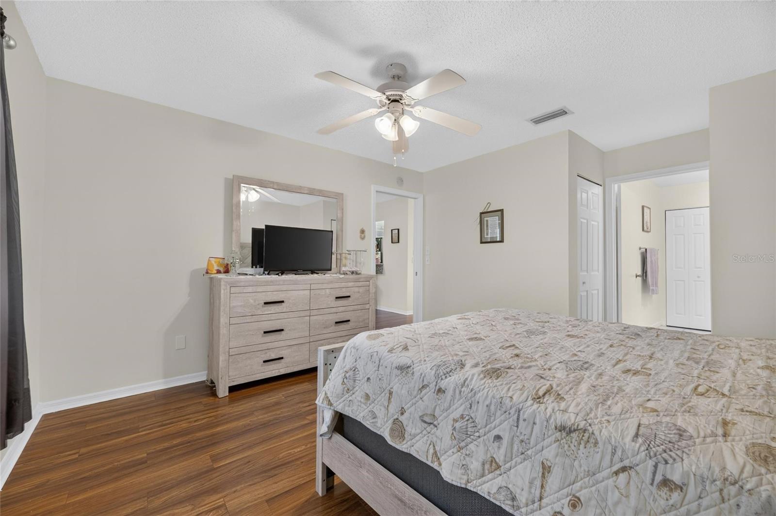 907 BLUEWATER DR — photo 24
