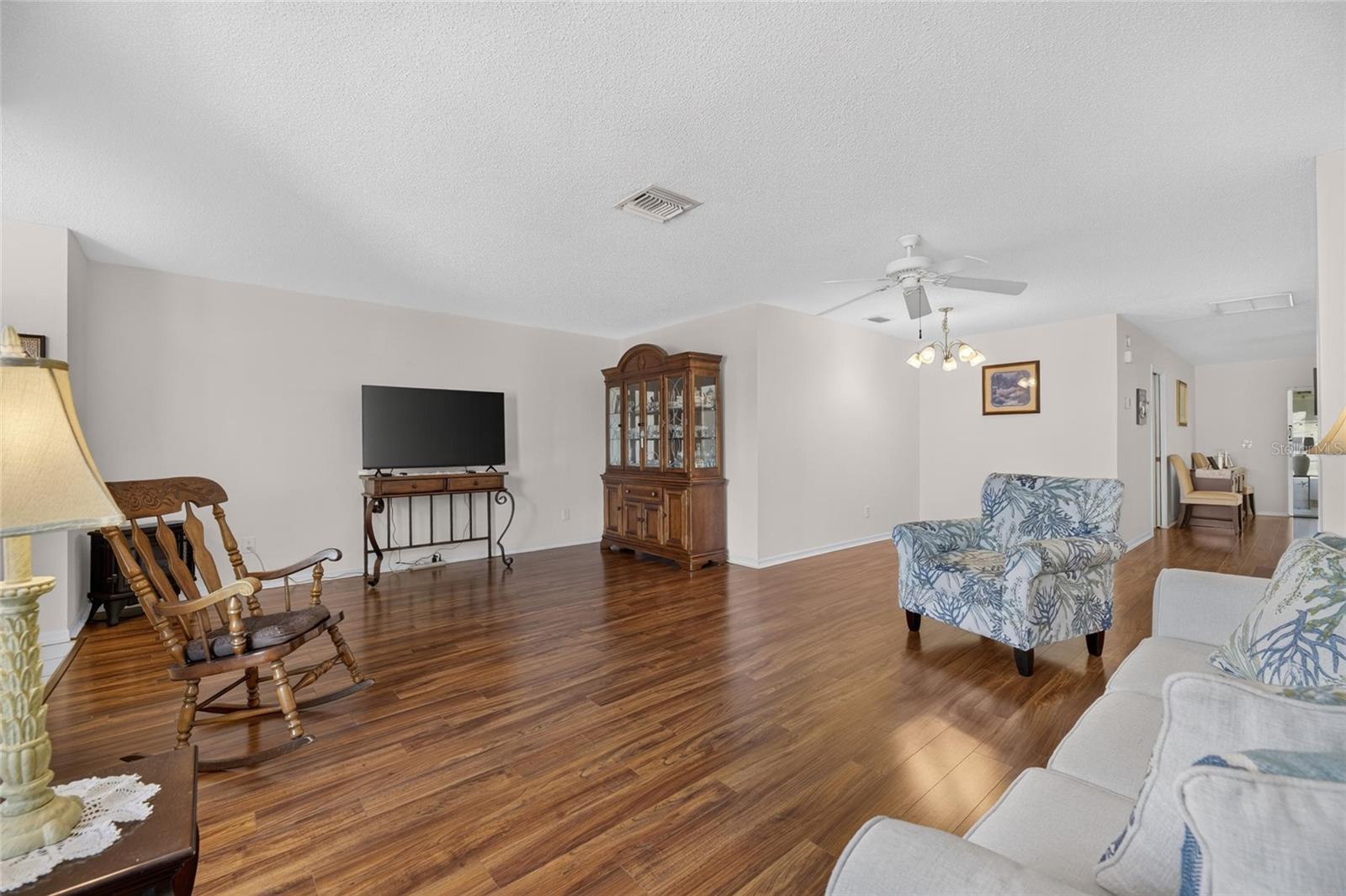 907 BLUEWATER DR — photo 6