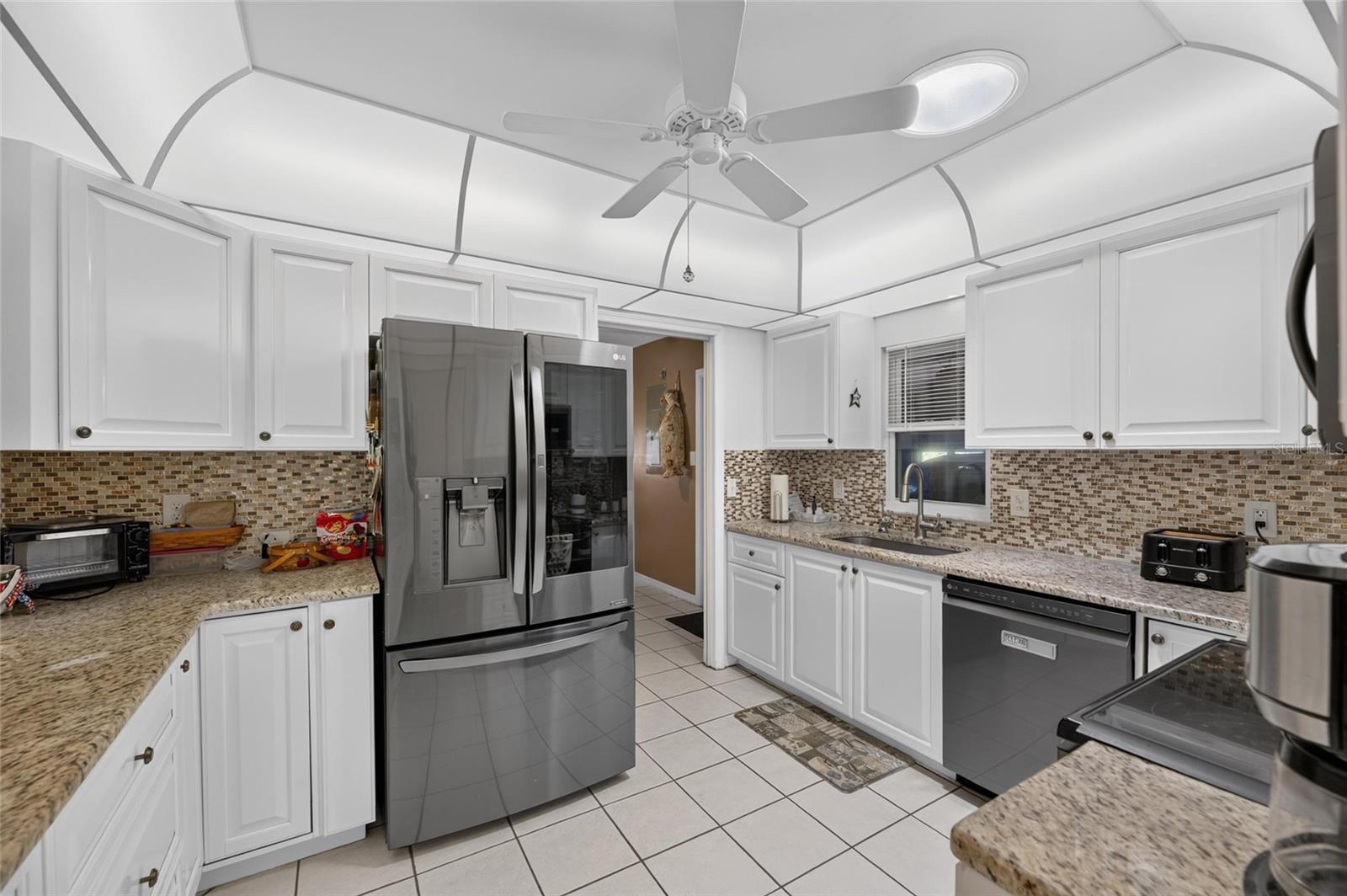 907 BLUEWATER DR — photo 16