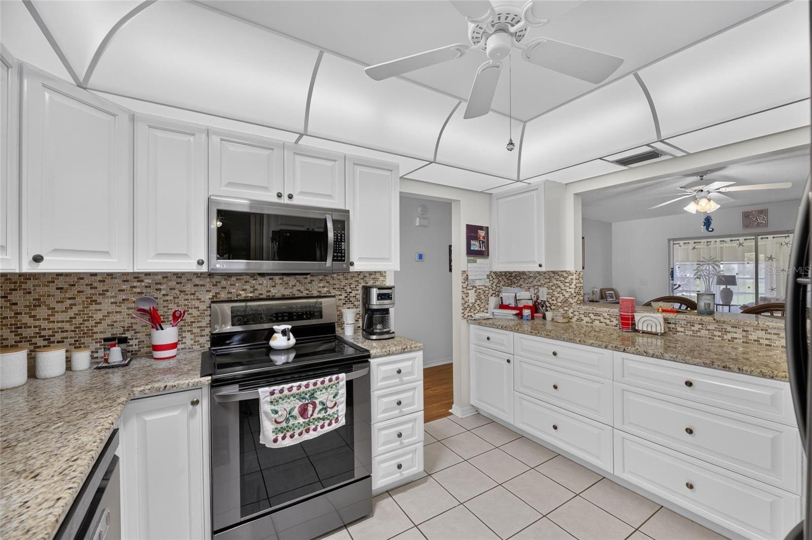 907 BLUEWATER DR — photo 12