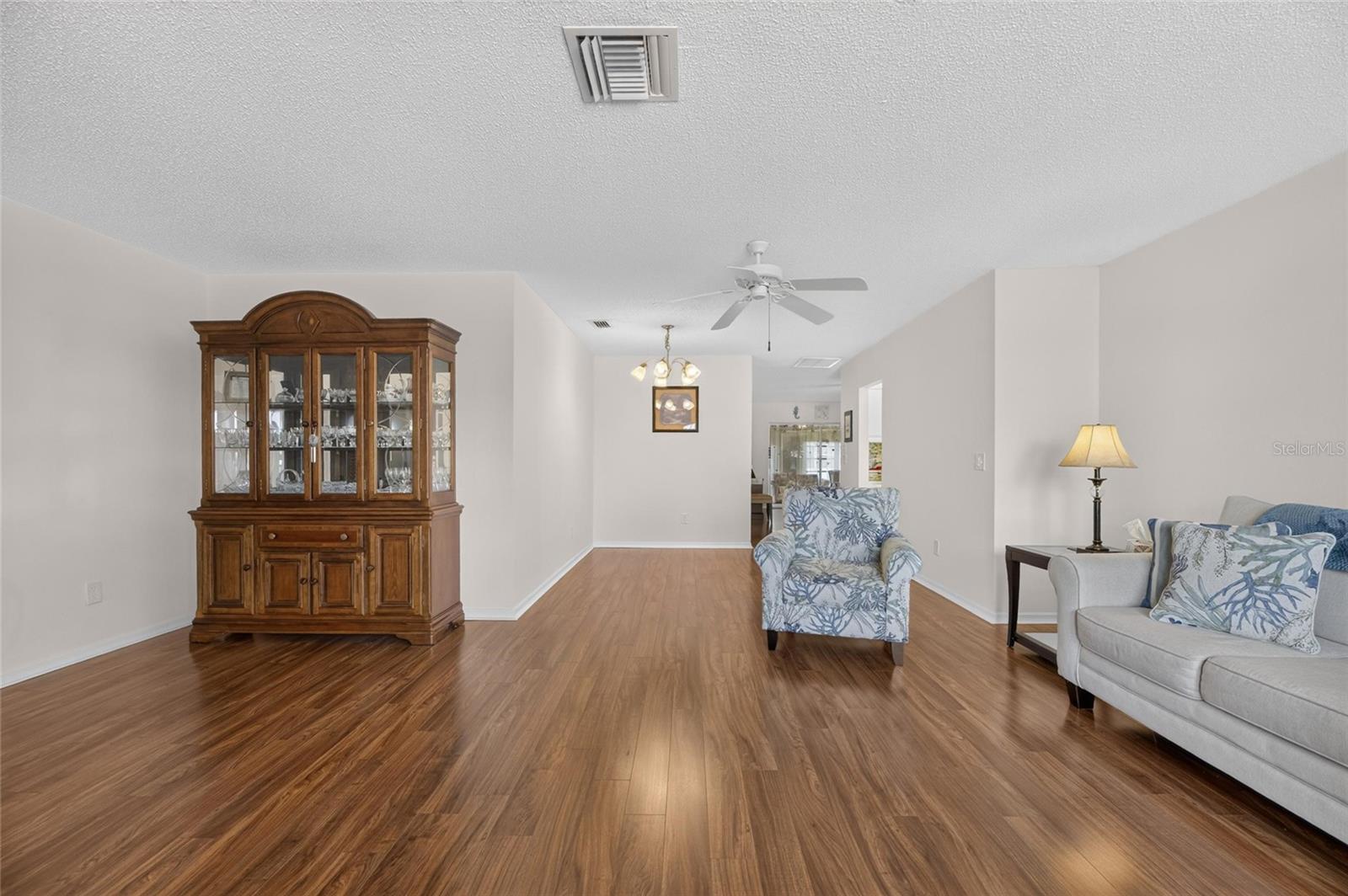 907 BLUEWATER DR — photo 8