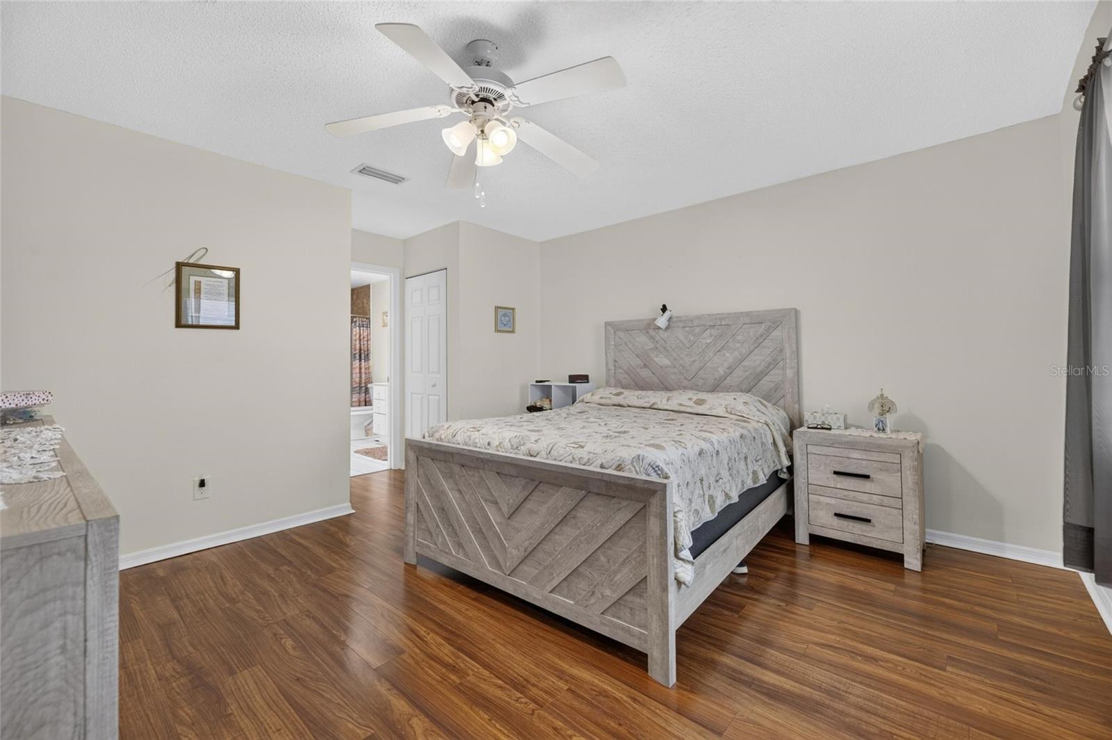 907 BLUEWATER DR — photo 25
