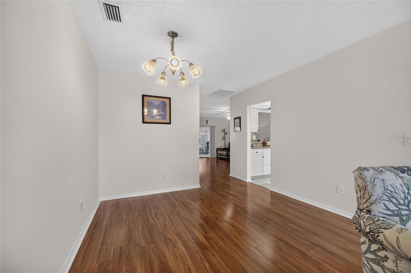 907 BLUEWATER DR — photo 10