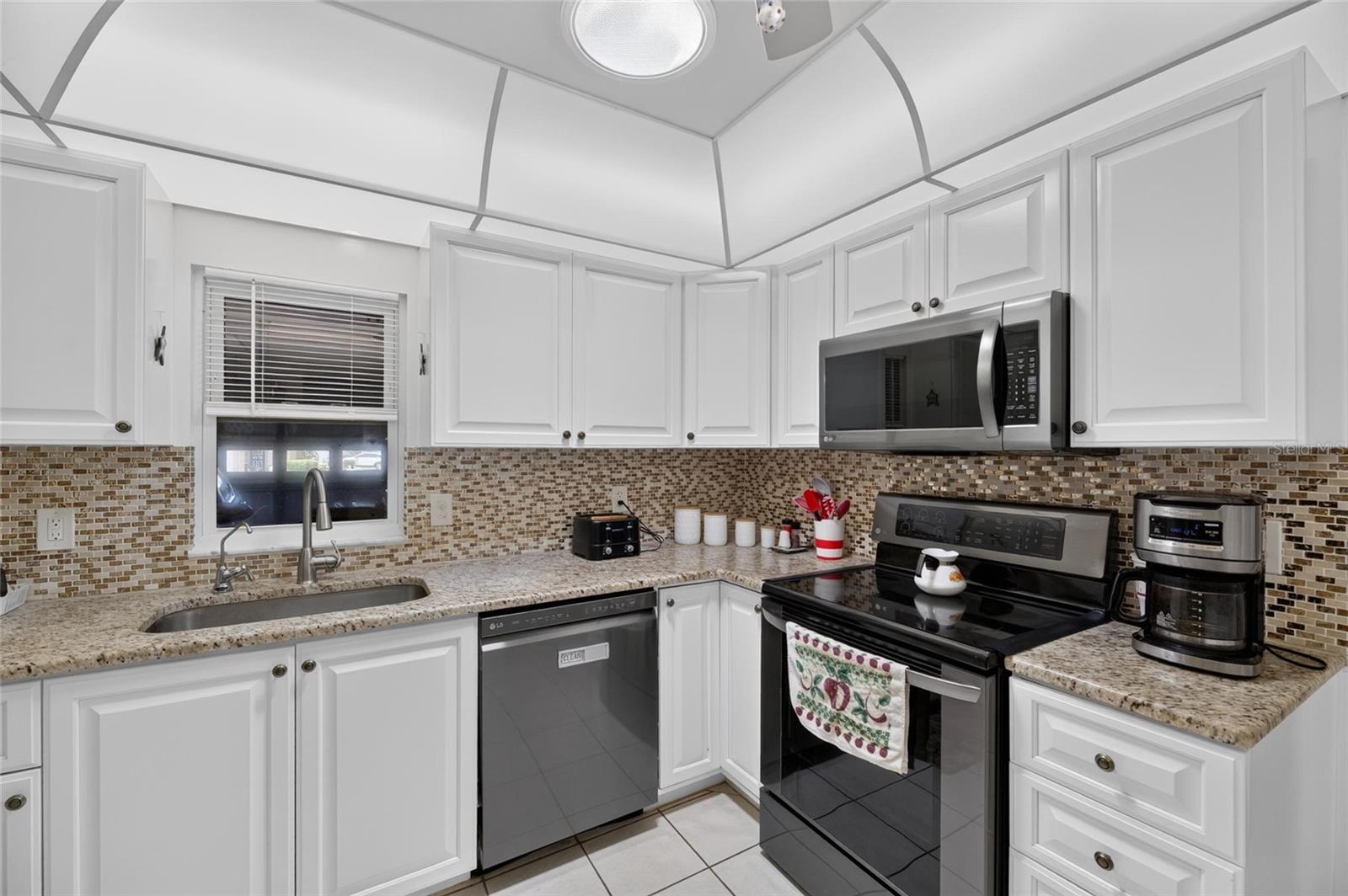 907 BLUEWATER DR — photo 14