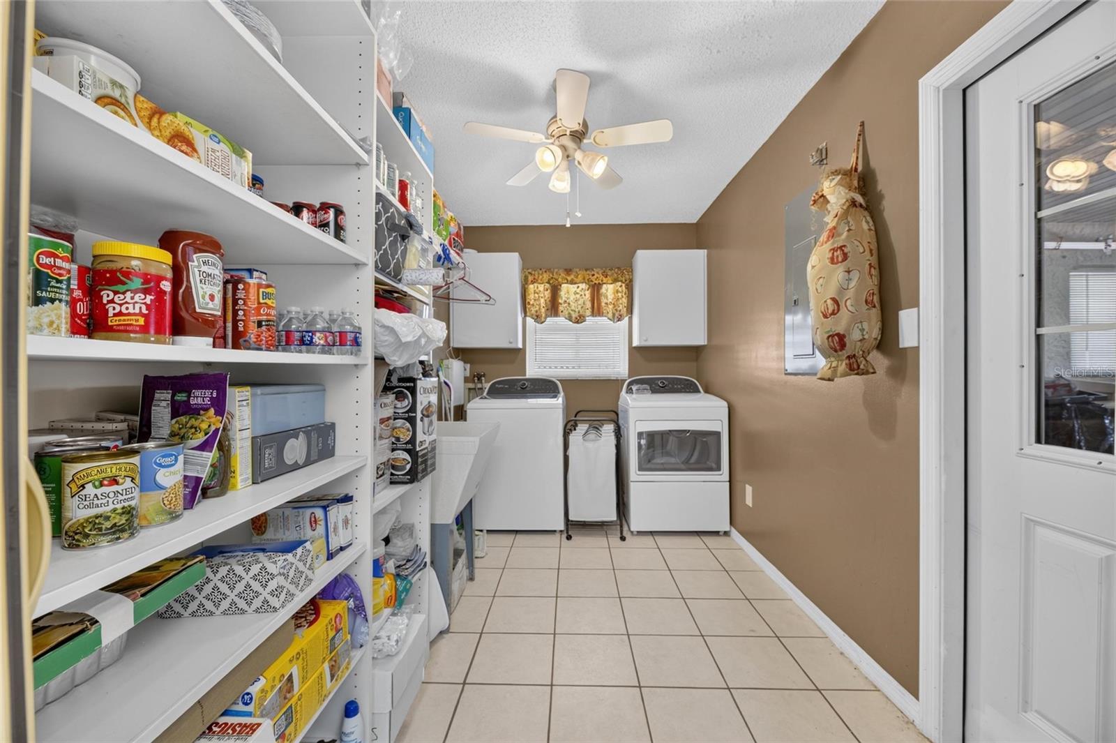 907 BLUEWATER DR — photo 17