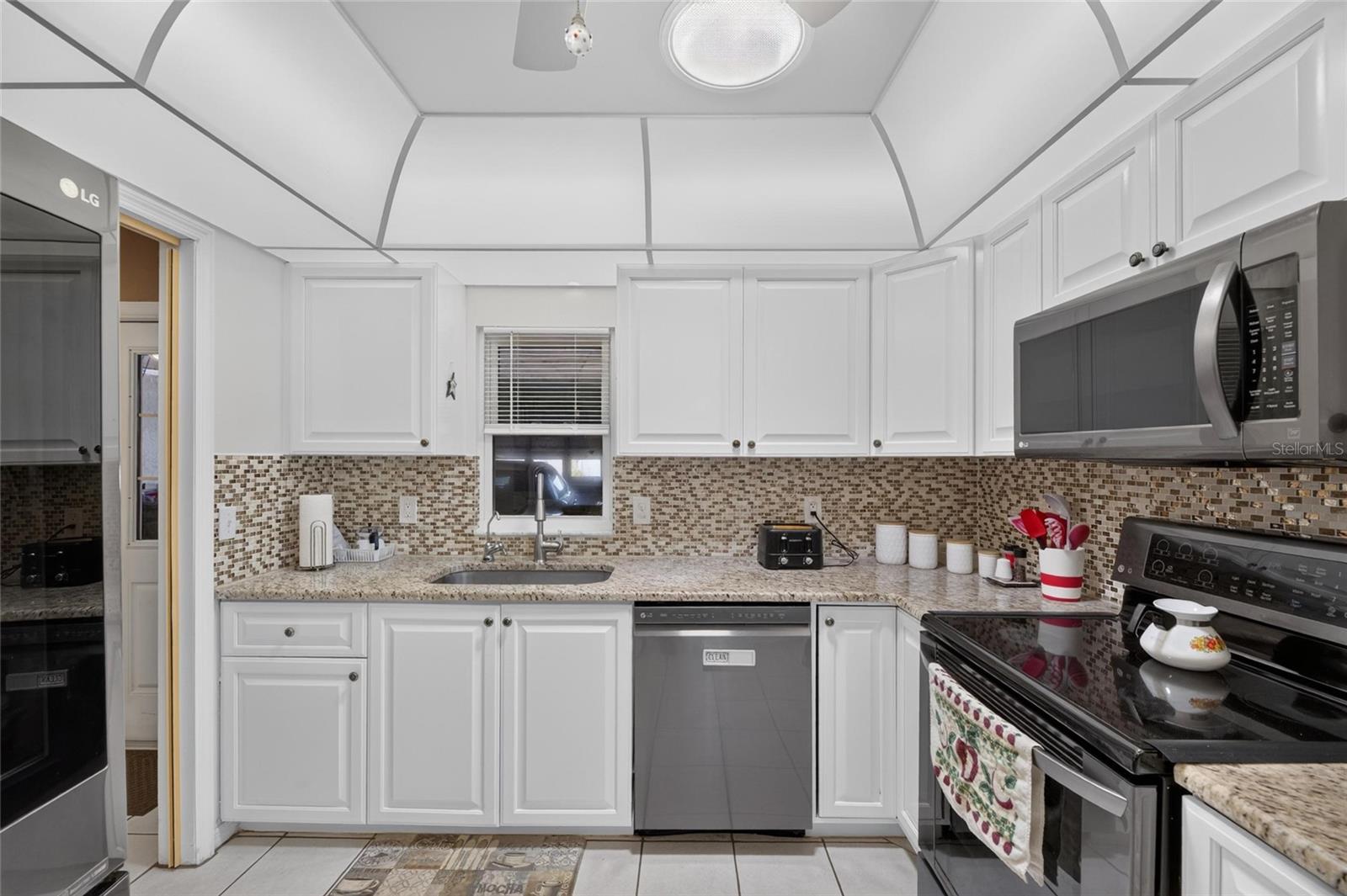 907 BLUEWATER DR — photo 15