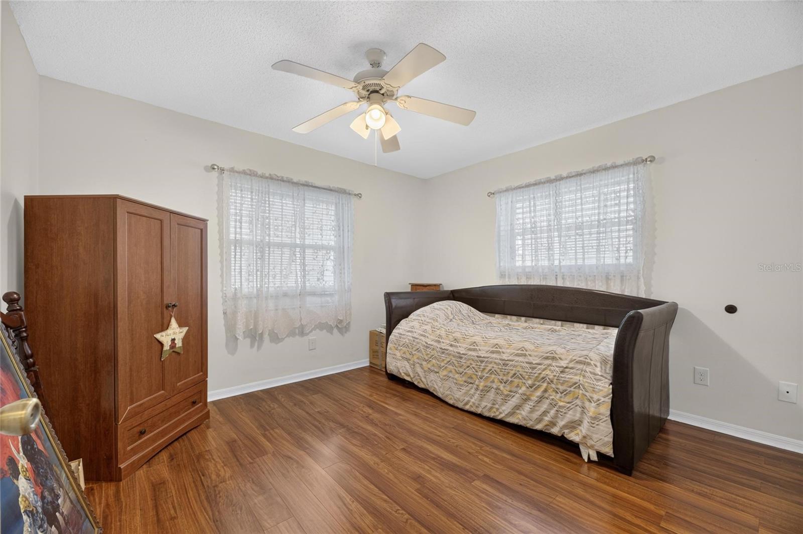 907 BLUEWATER DR — photo 22