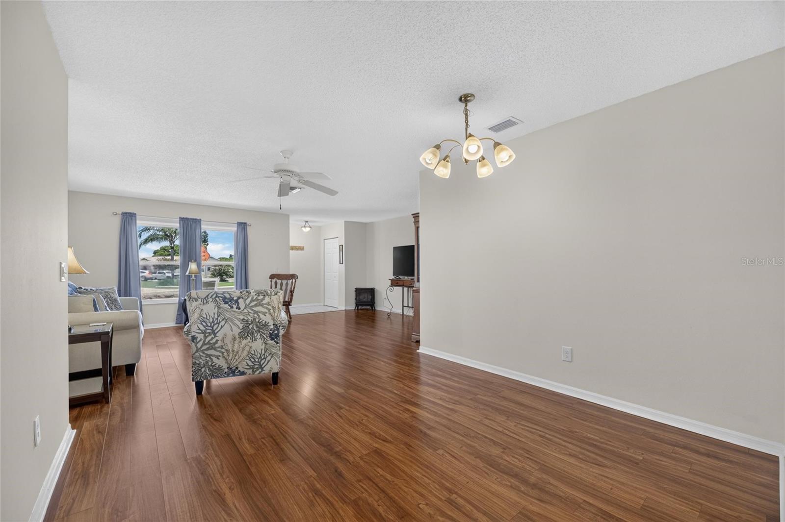 907 BLUEWATER DR — photo 9