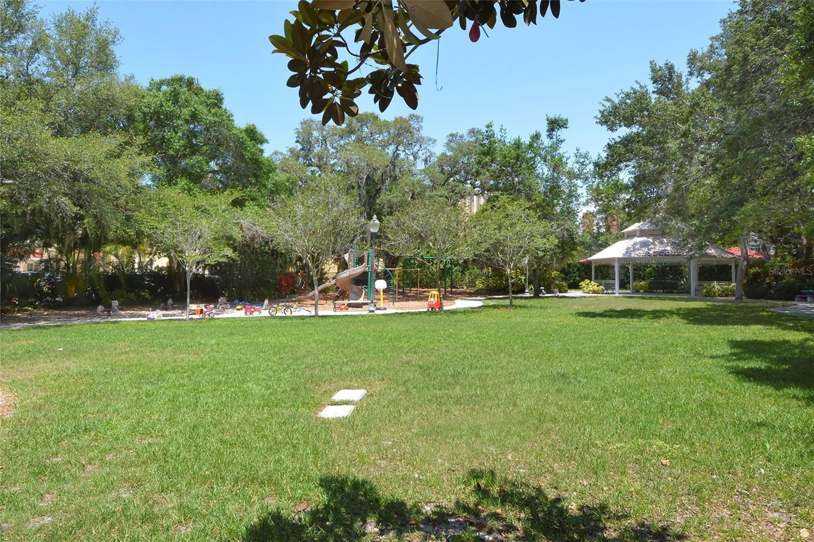 1685 LAUREL ST #3 — photo 32
