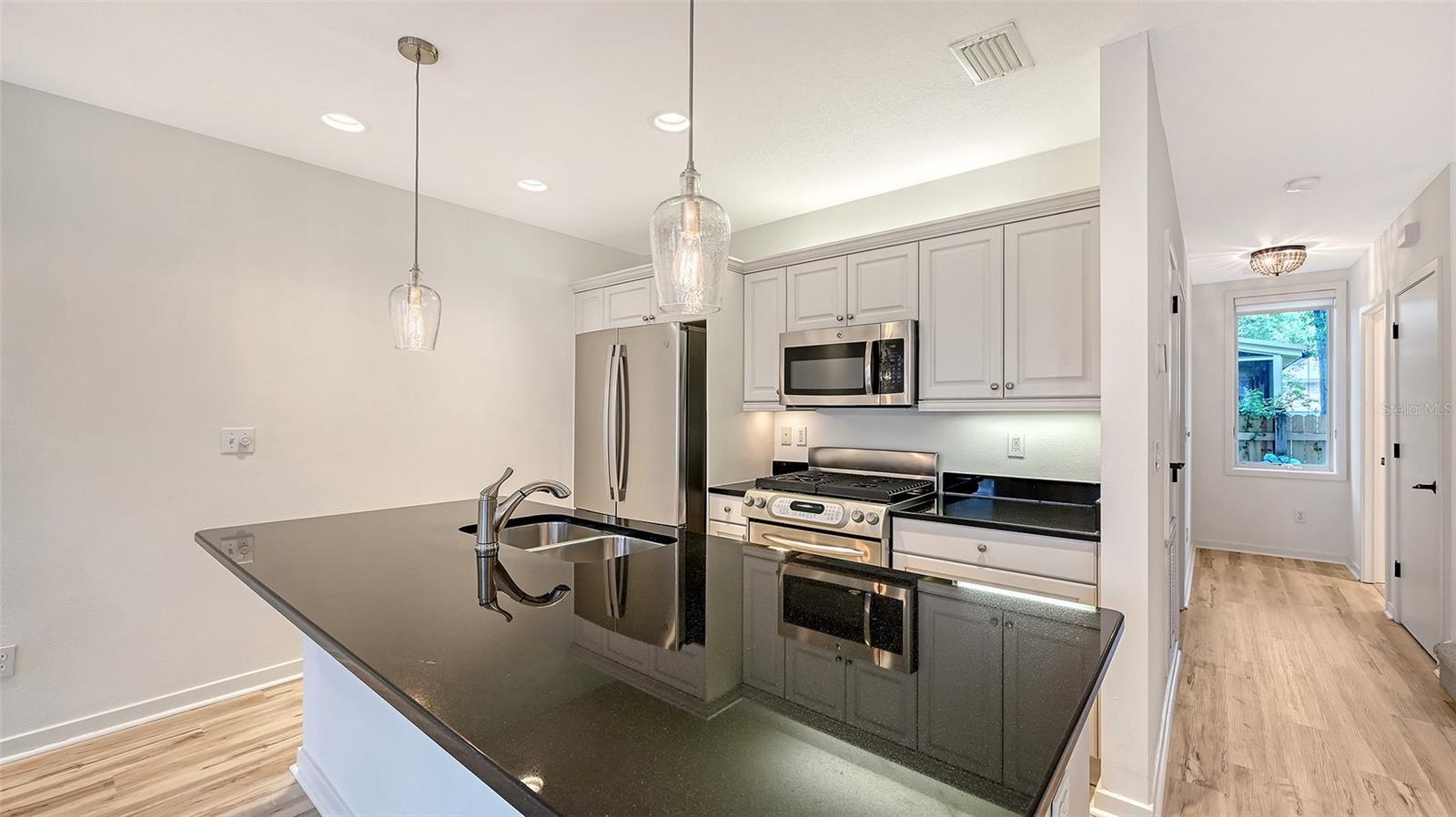 1685 LAUREL ST #3 — photo 12