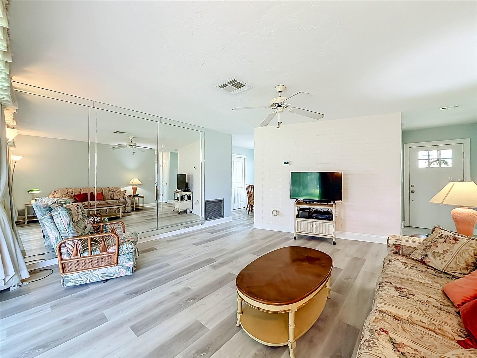 105 JUDY LEE DR — photo 10