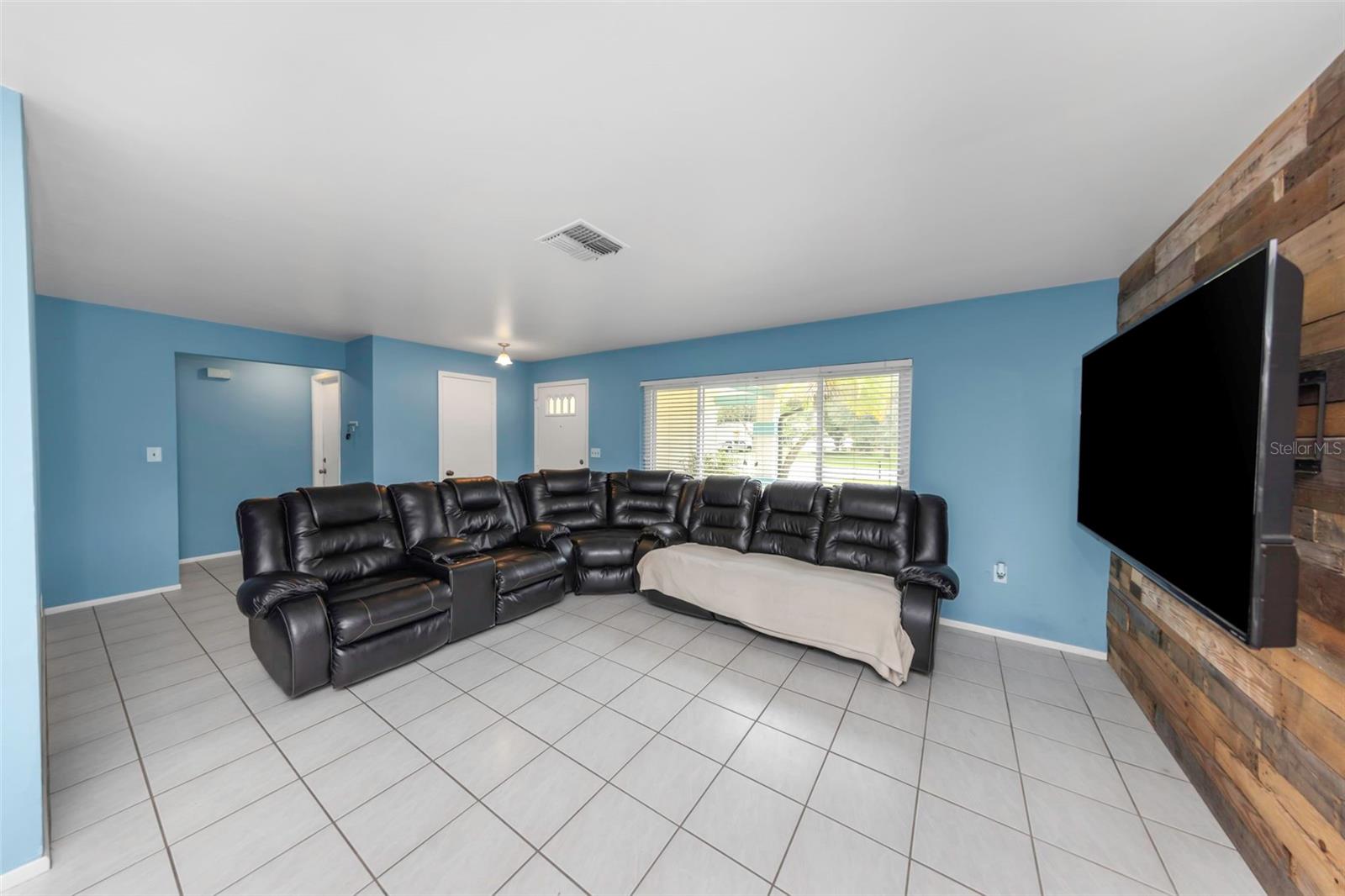 9237 AMAZON DR — photo 3