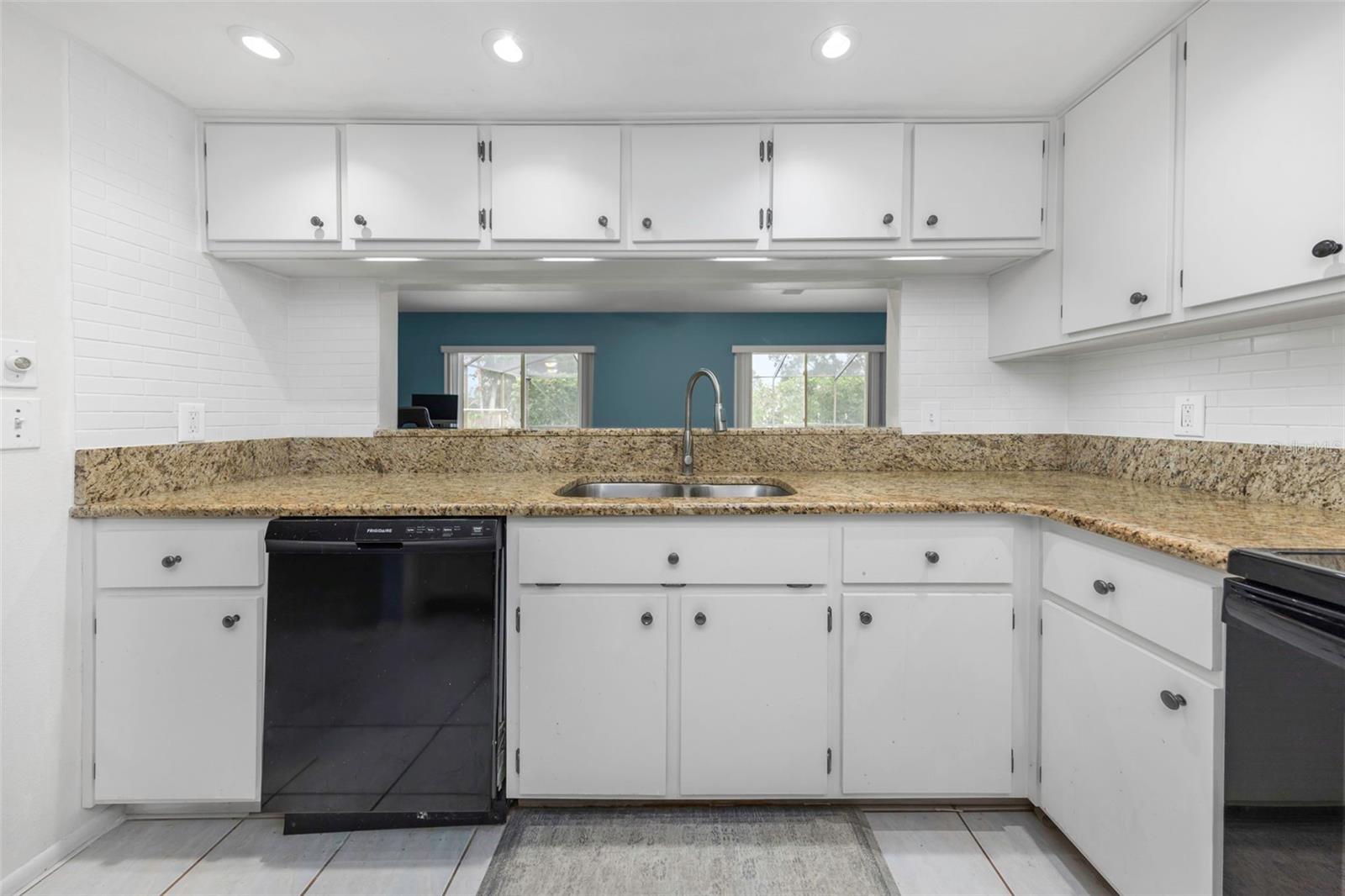 9237 AMAZON DR — photo 5