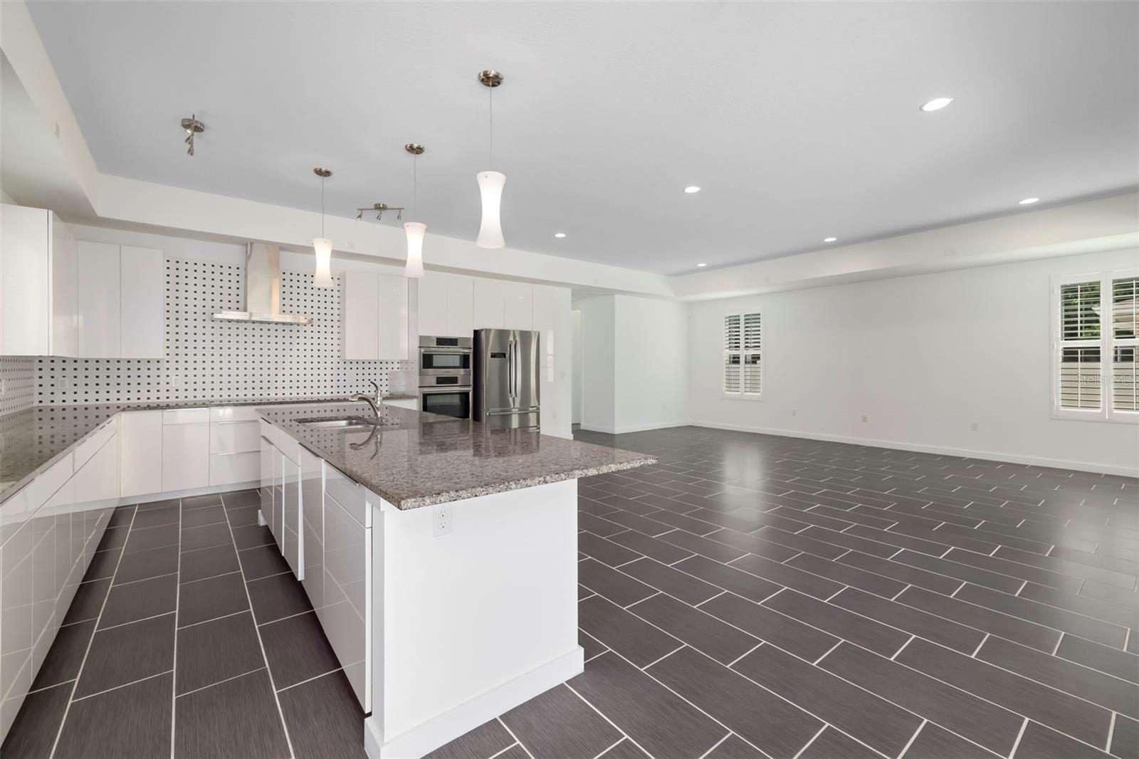 4524 RIVERWOOD AVE — photo 3
