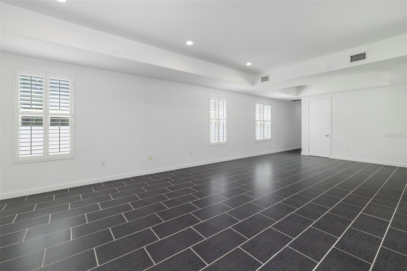 4524 RIVERWOOD AVE — photo 15