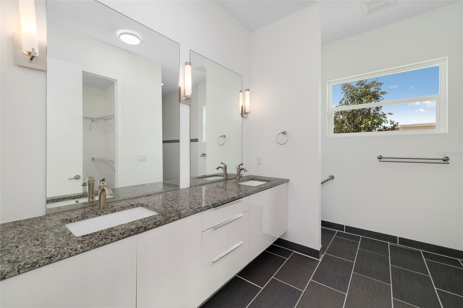 4524 RIVERWOOD AVE — photo 31