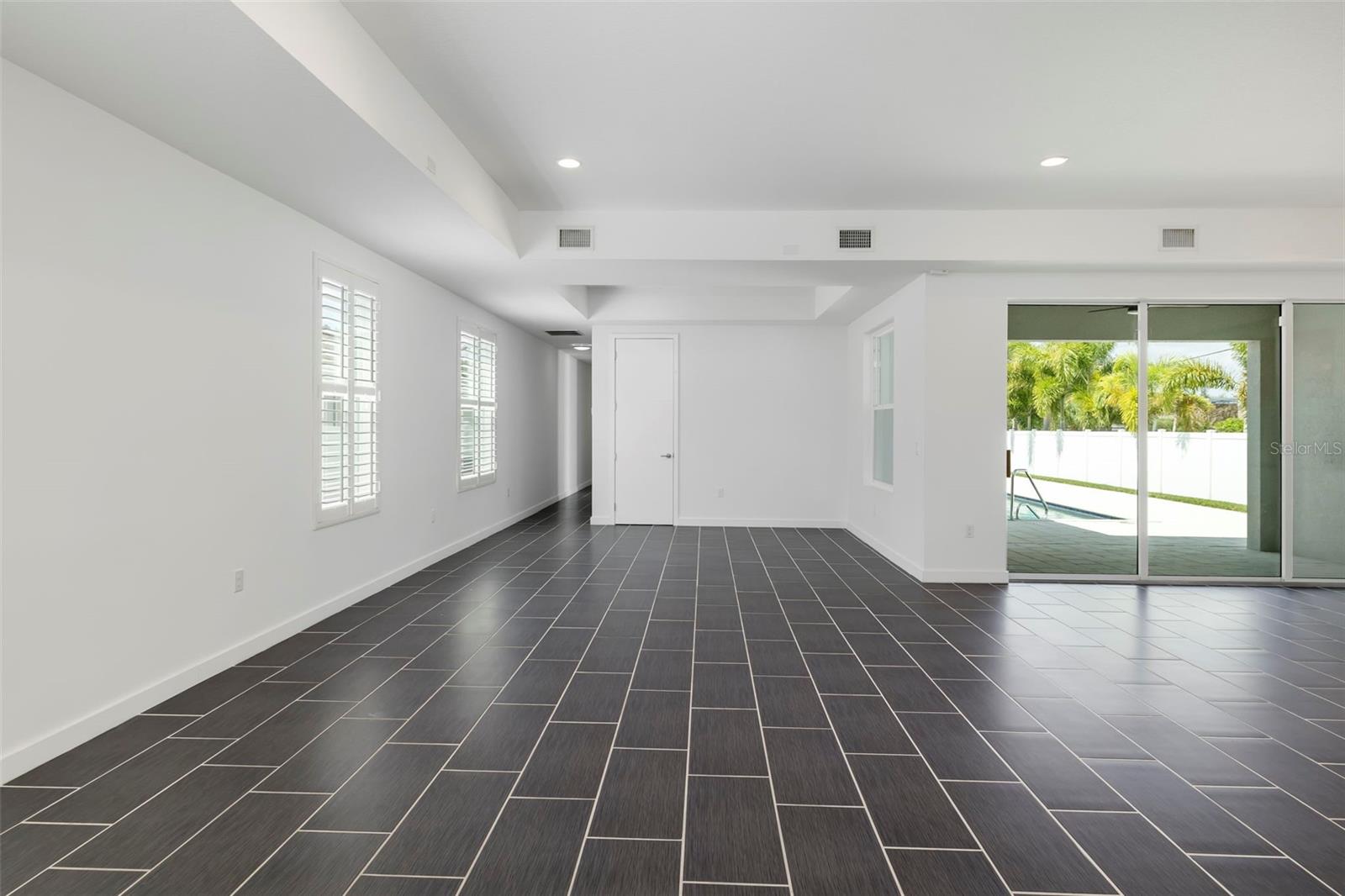 4524 RIVERWOOD AVE — photo 17