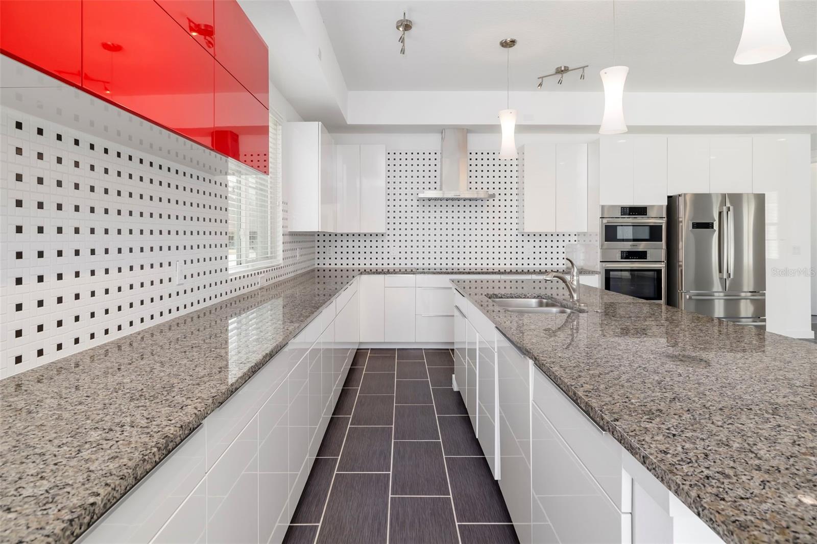 4524 RIVERWOOD AVE — photo 4
