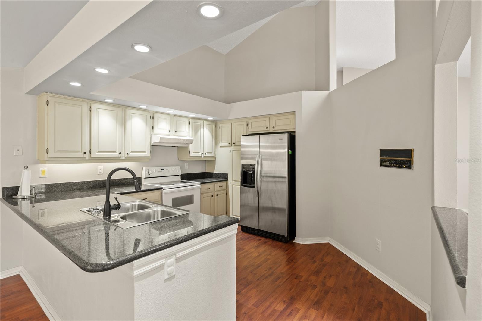 6005 FAIRWAY PALMS CT — photo 14