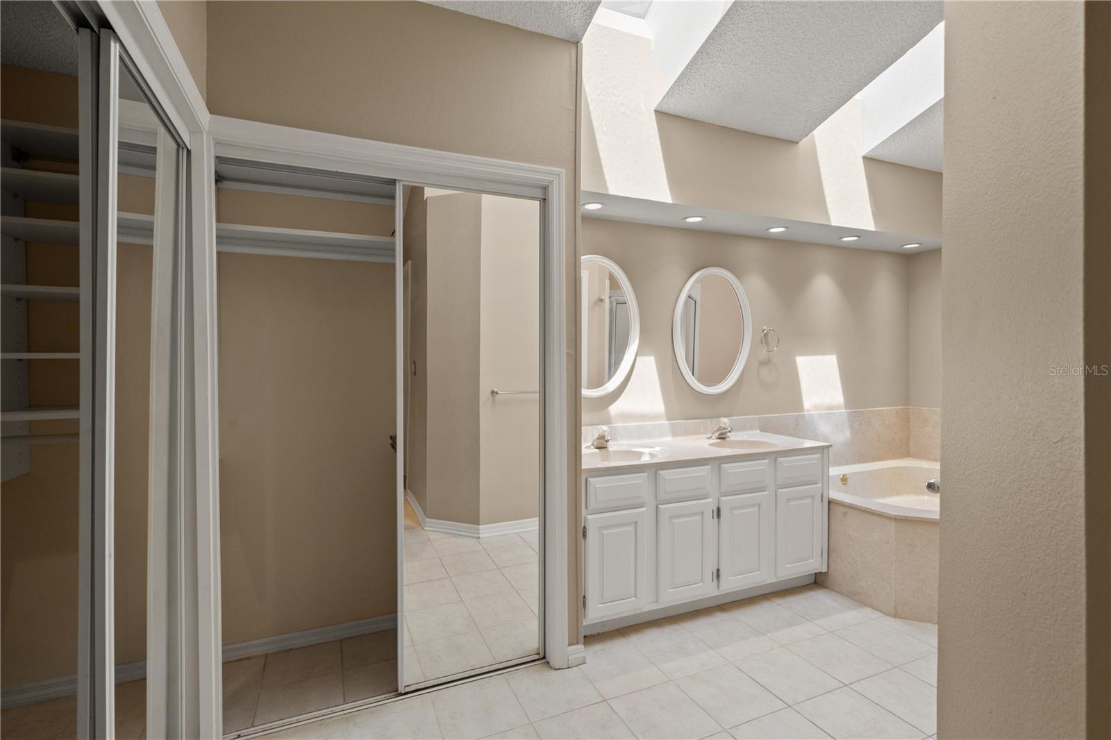 6005 FAIRWAY PALMS CT — photo 28