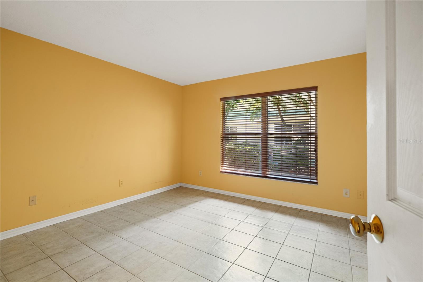 6005 FAIRWAY PALMS CT — photo 32