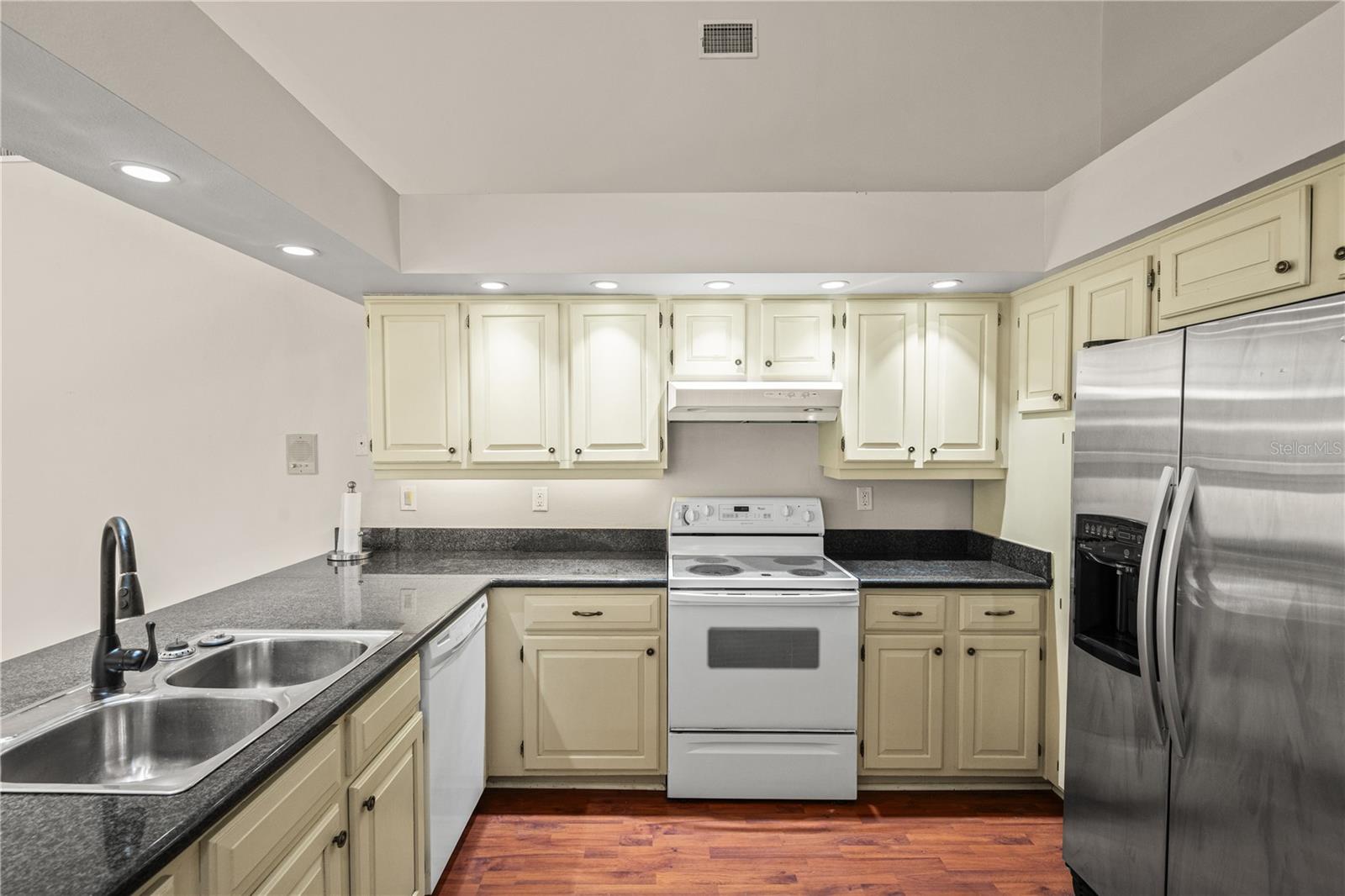 6005 FAIRWAY PALMS CT — photo 16