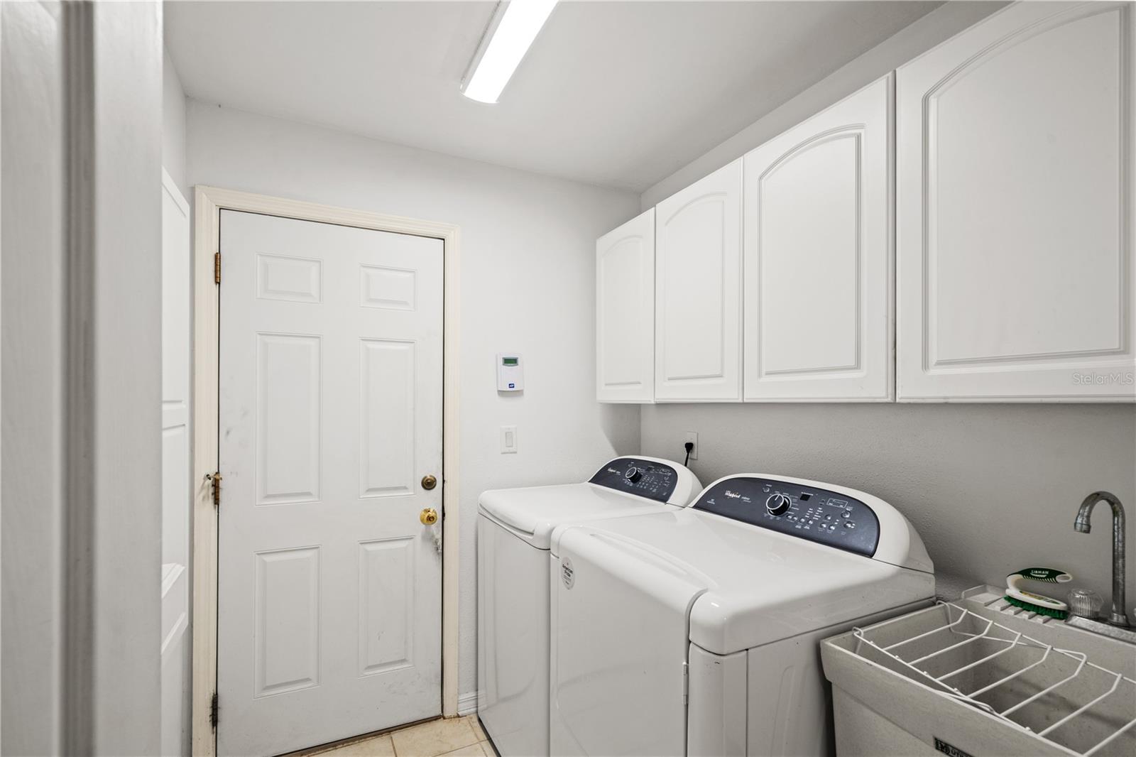 6005 FAIRWAY PALMS CT — photo 39