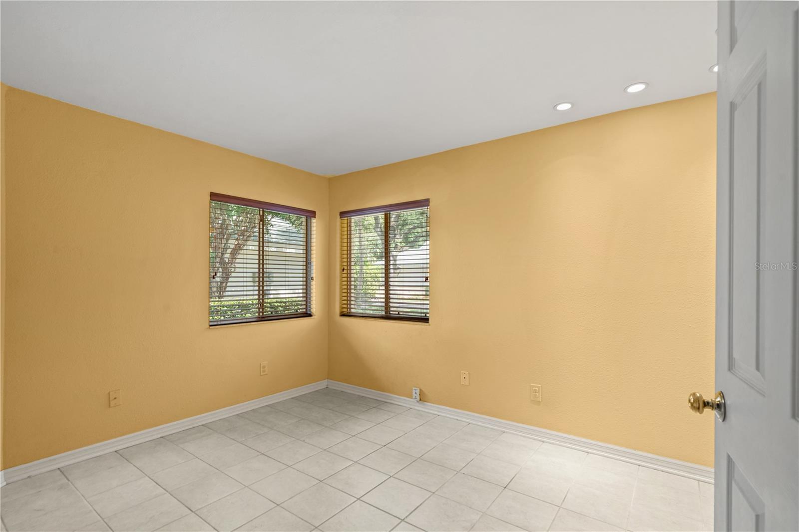6005 FAIRWAY PALMS CT — photo 37