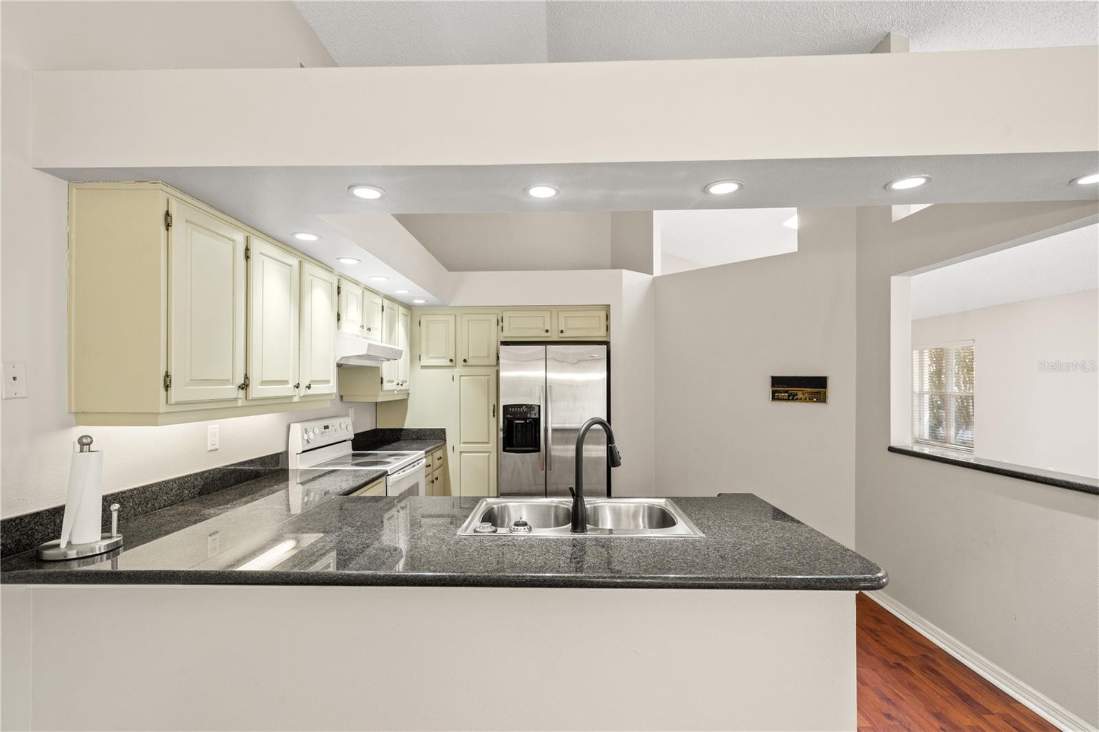 6005 FAIRWAY PALMS CT — photo 15