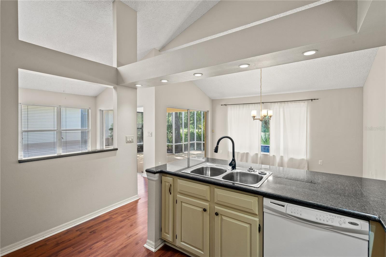 6005 FAIRWAY PALMS CT — photo 17