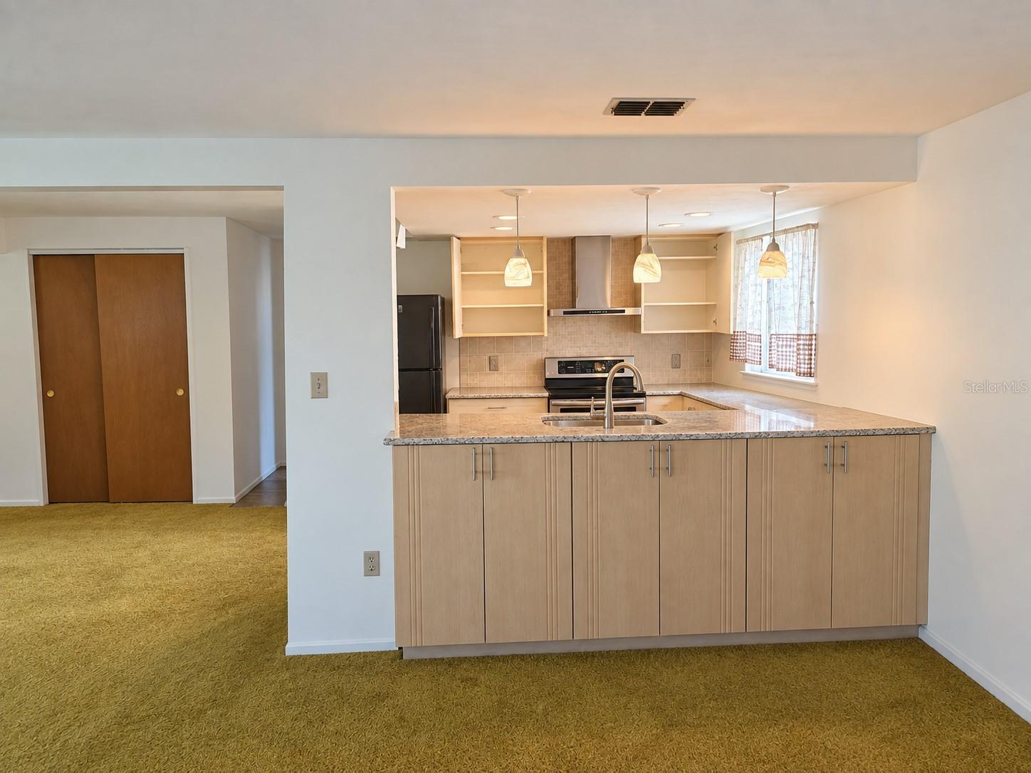 6123 HALIFAX DR — photo 3