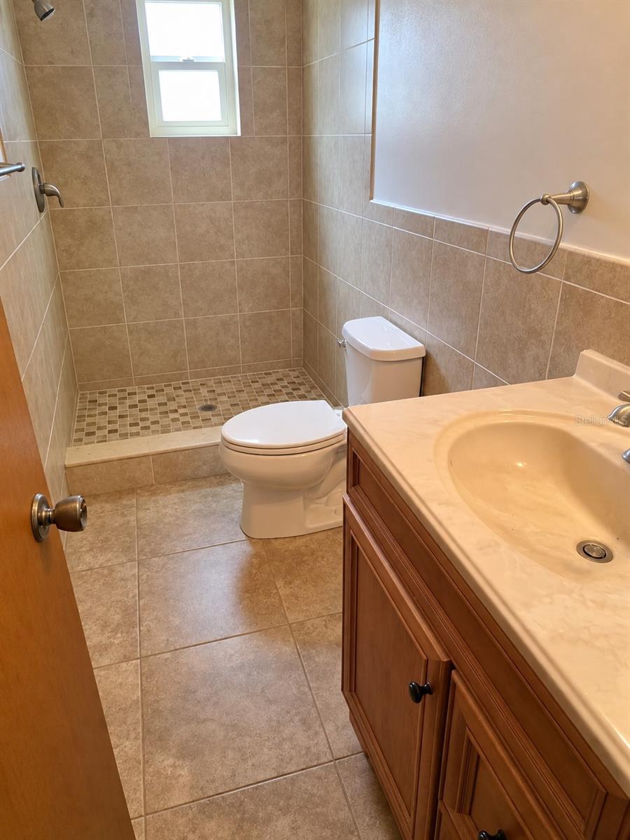 6123 HALIFAX DR — photo 6
