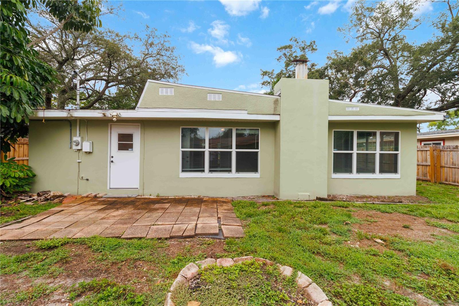 2125 N HERCULES AVE — photo 21