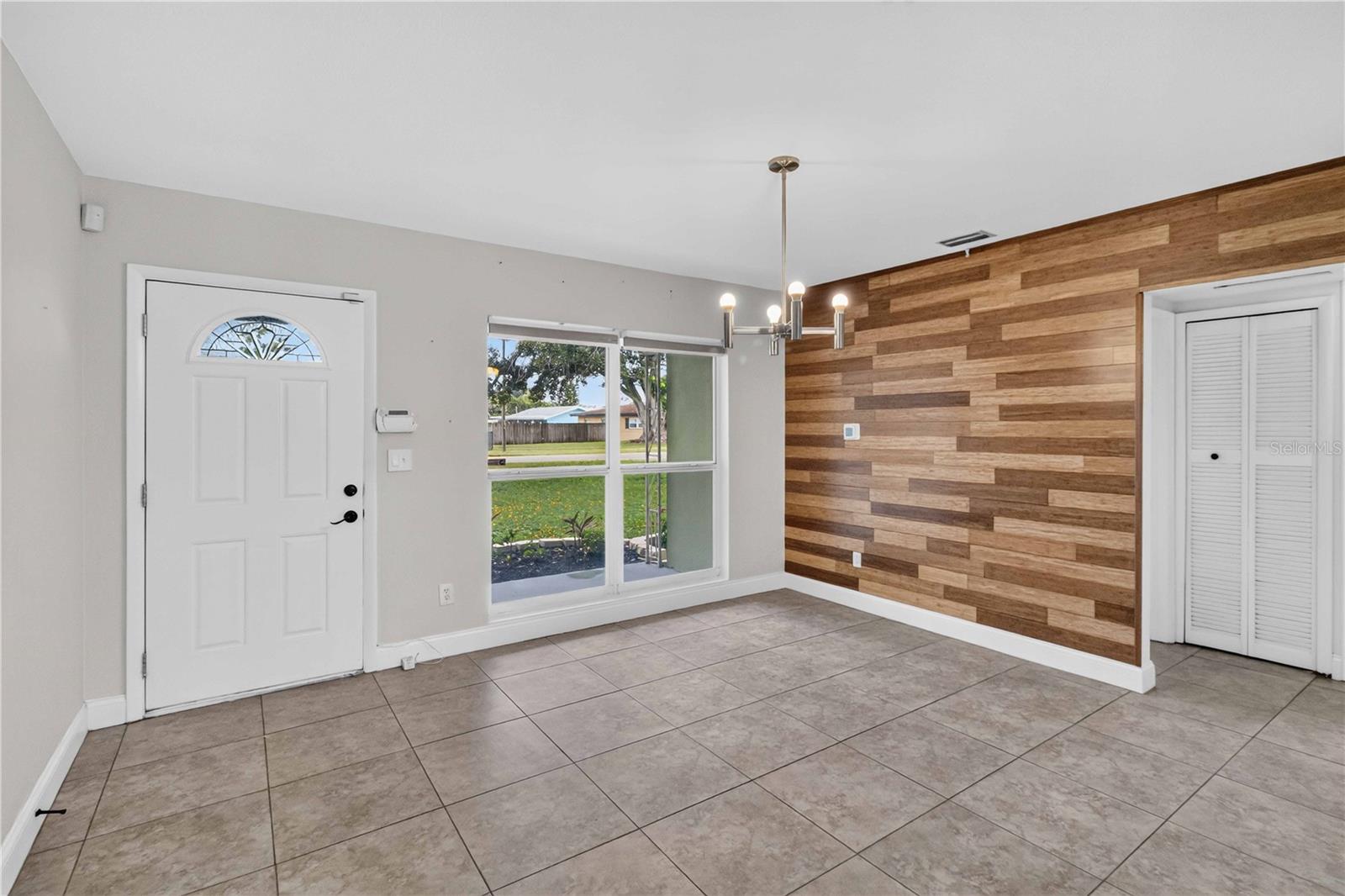 2125 N HERCULES AVE — photo 4