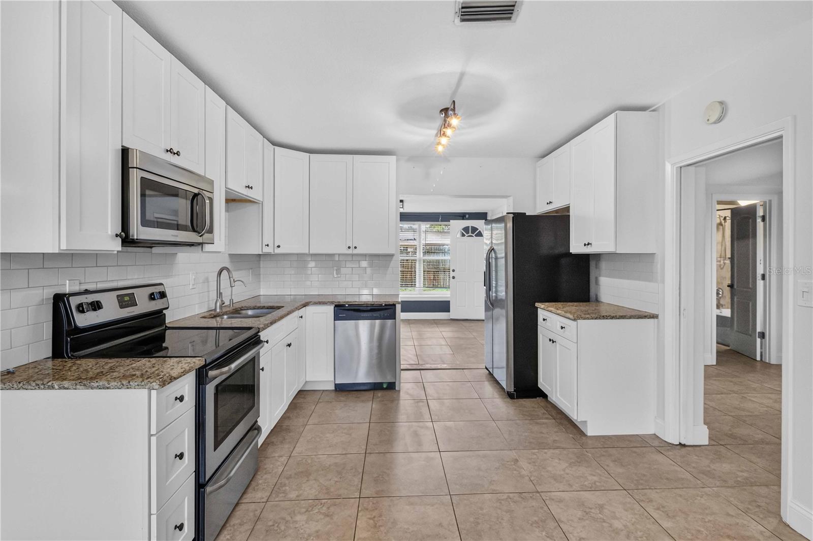 2125 N HERCULES AVE — photo 8