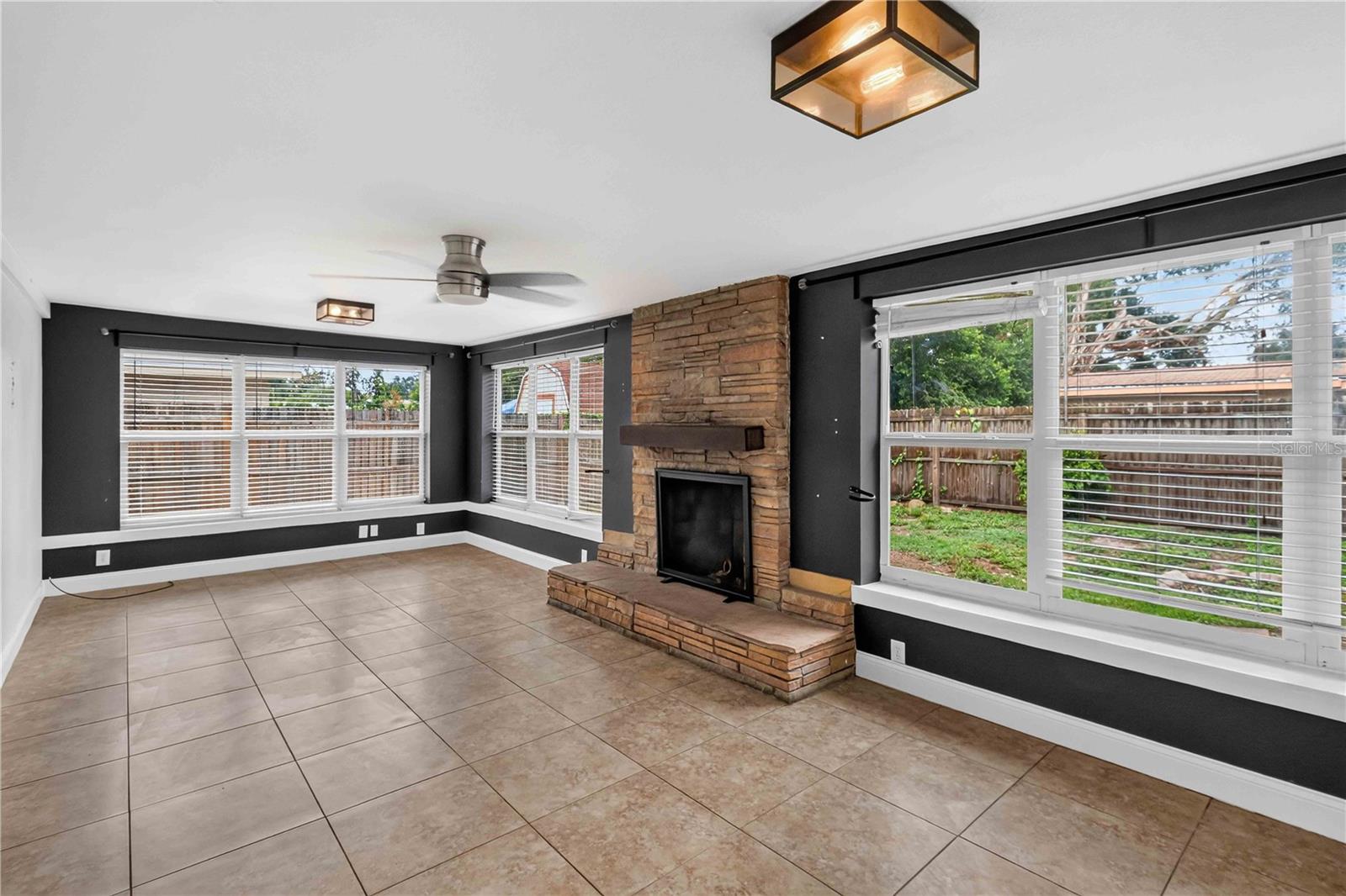 2125 N HERCULES AVE — photo 10