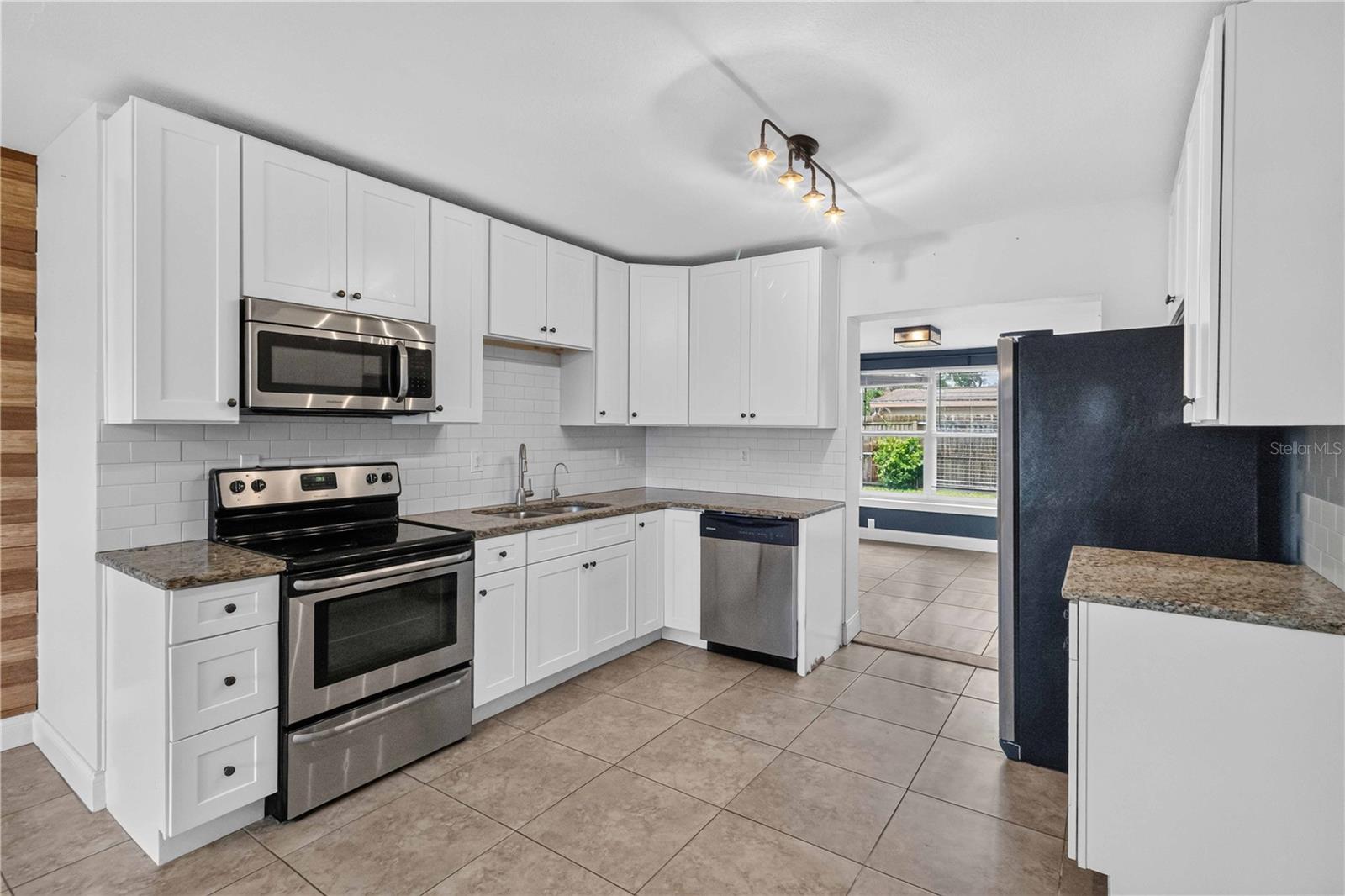 2125 N HERCULES AVE — photo 7