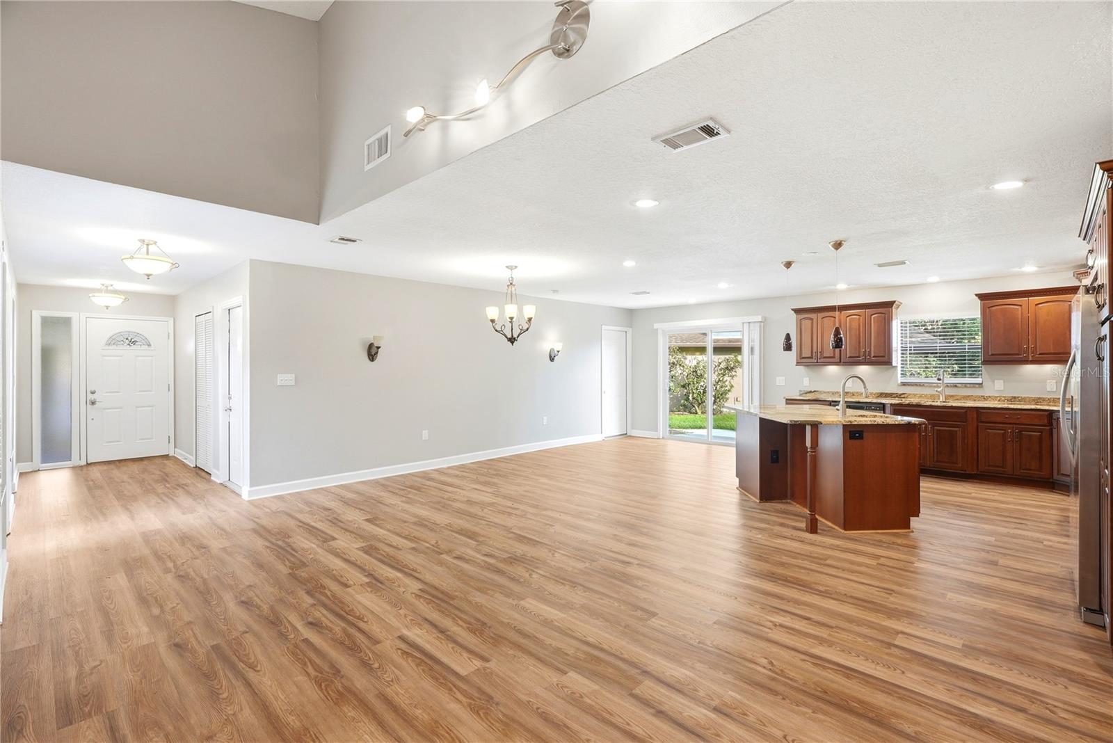 664 CHANNING DR — photo 7