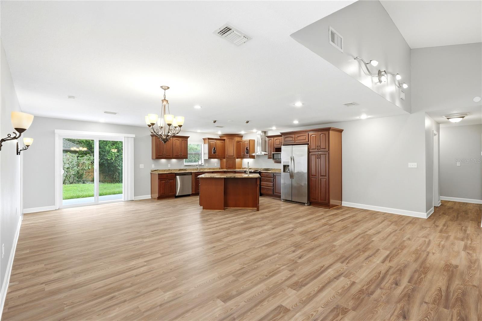 664 CHANNING DR — photo 4