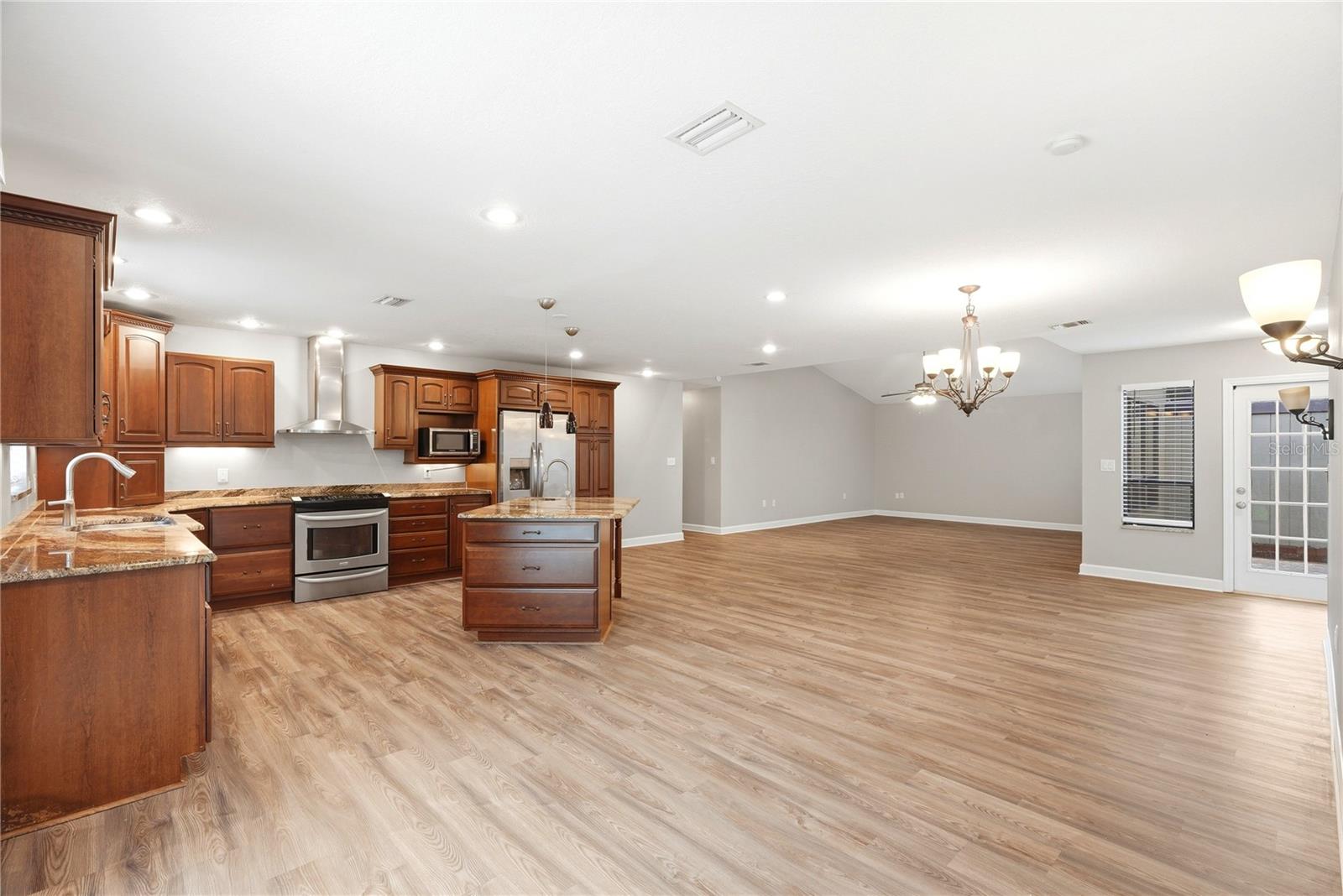 664 CHANNING DR — photo 6