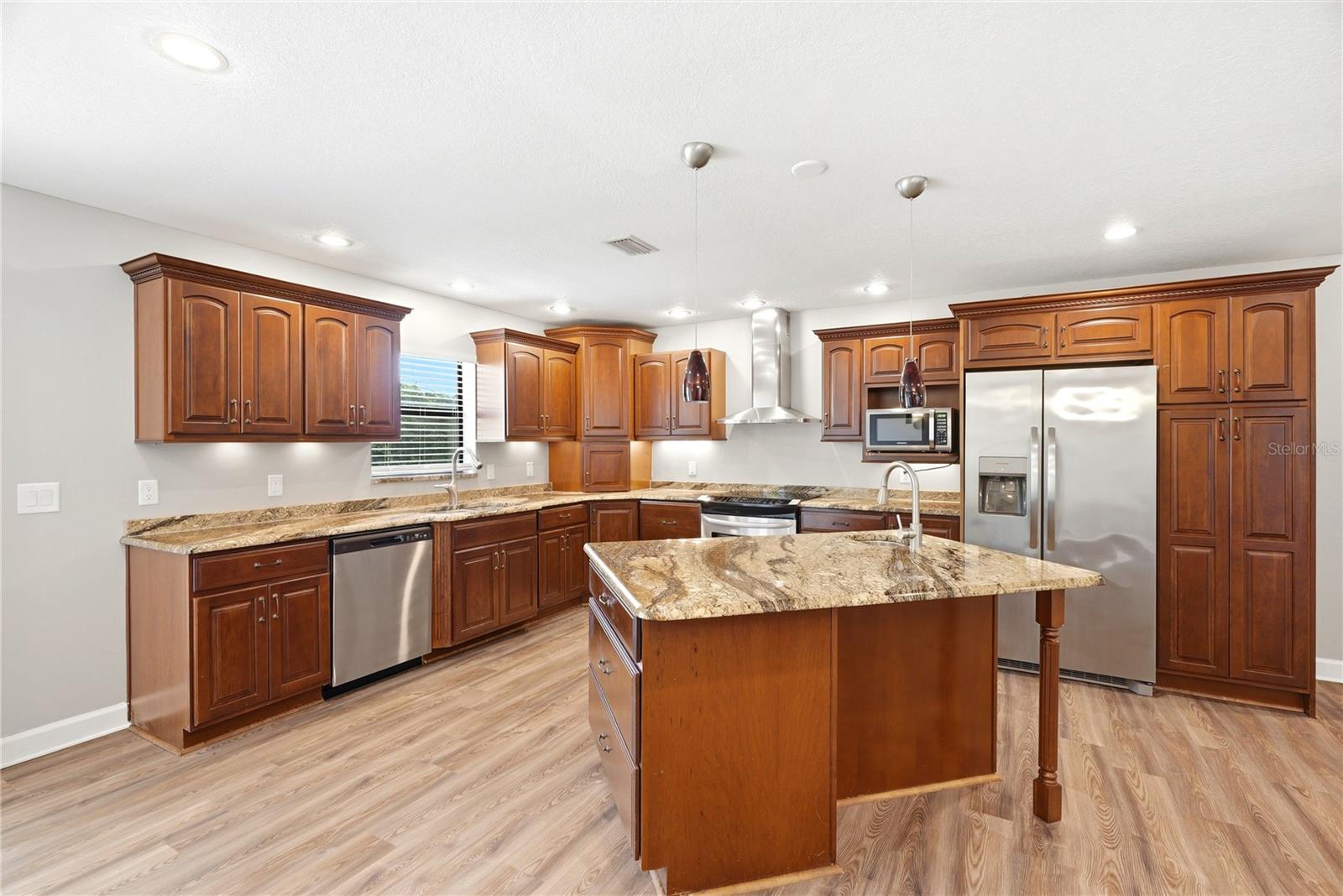 664 CHANNING DR — photo 8