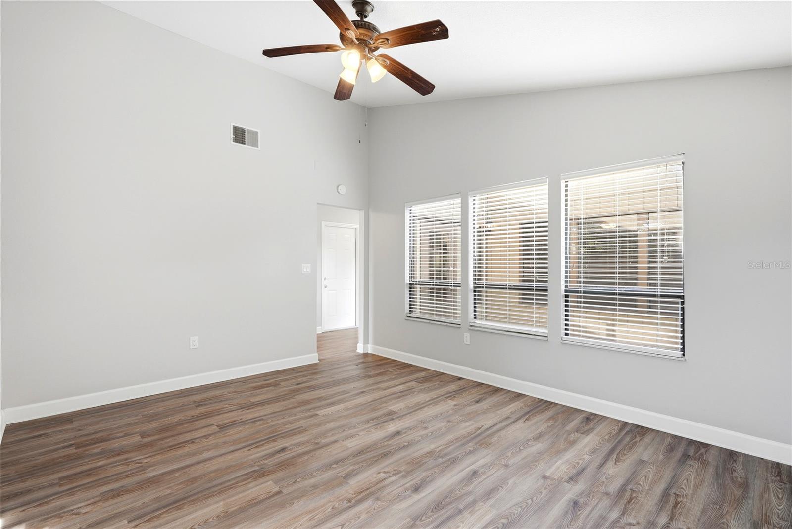 664 CHANNING DR — photo 17
