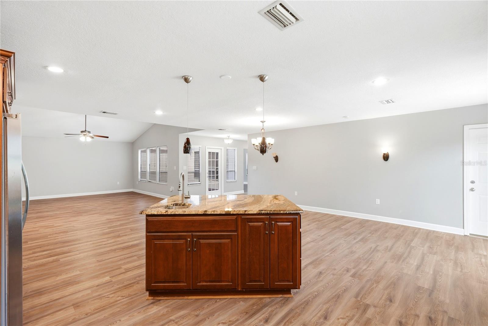664 CHANNING DR — photo 9