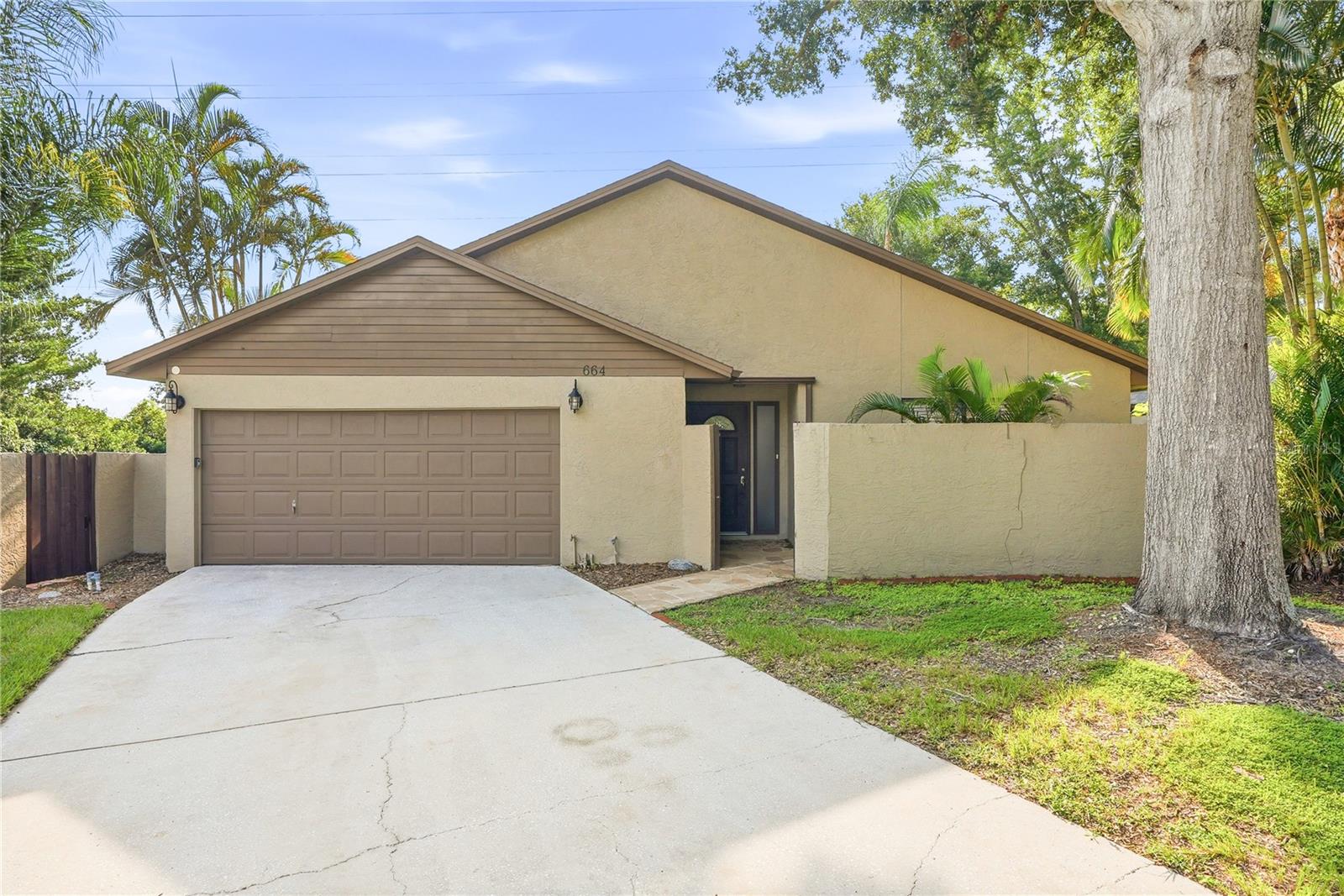 664 CHANNING DR — photo 2