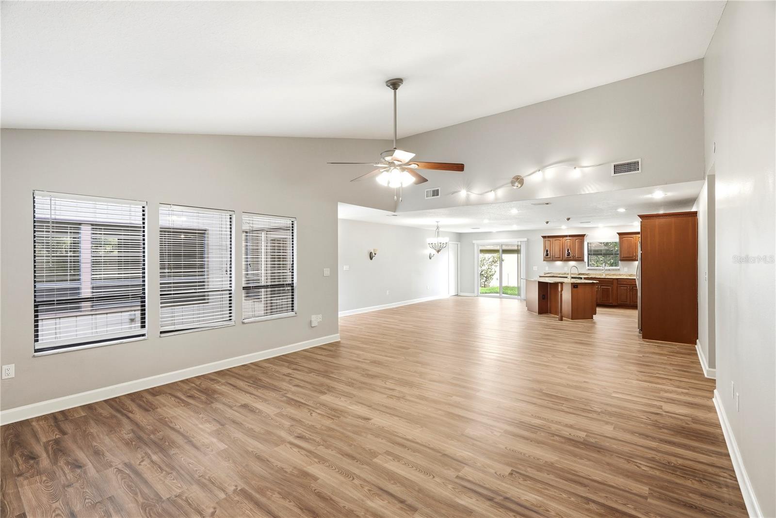 664 CHANNING DR — photo 10
