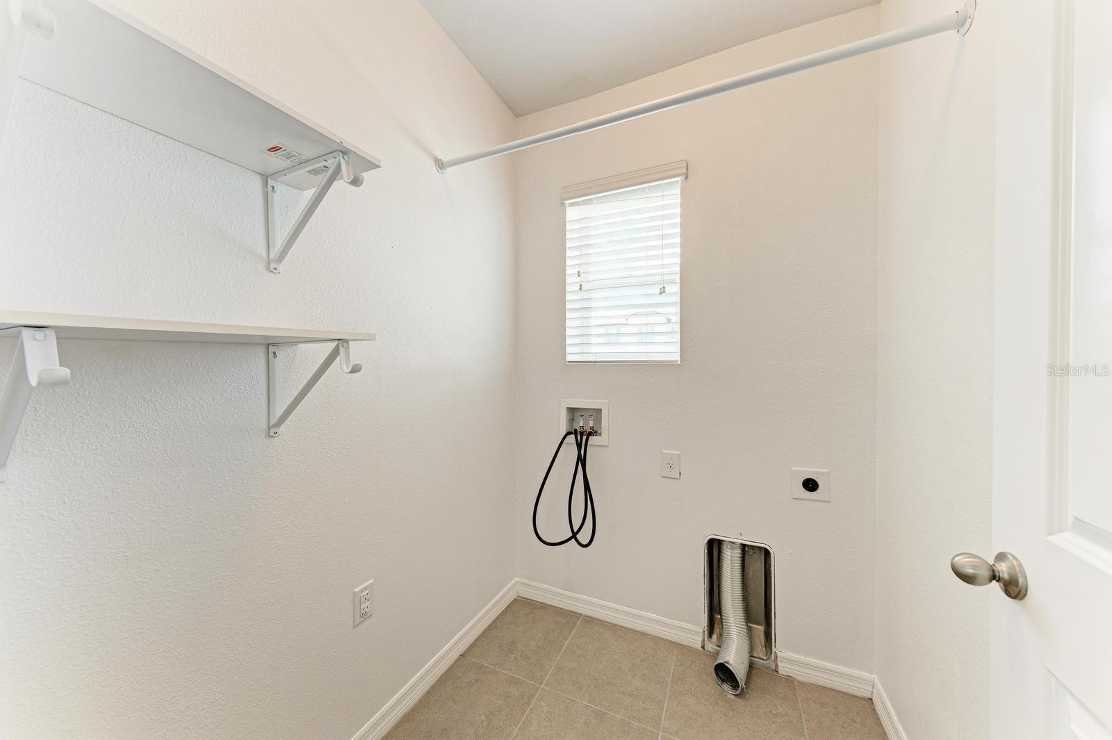 4546 LINDEVER LN — photo 36
