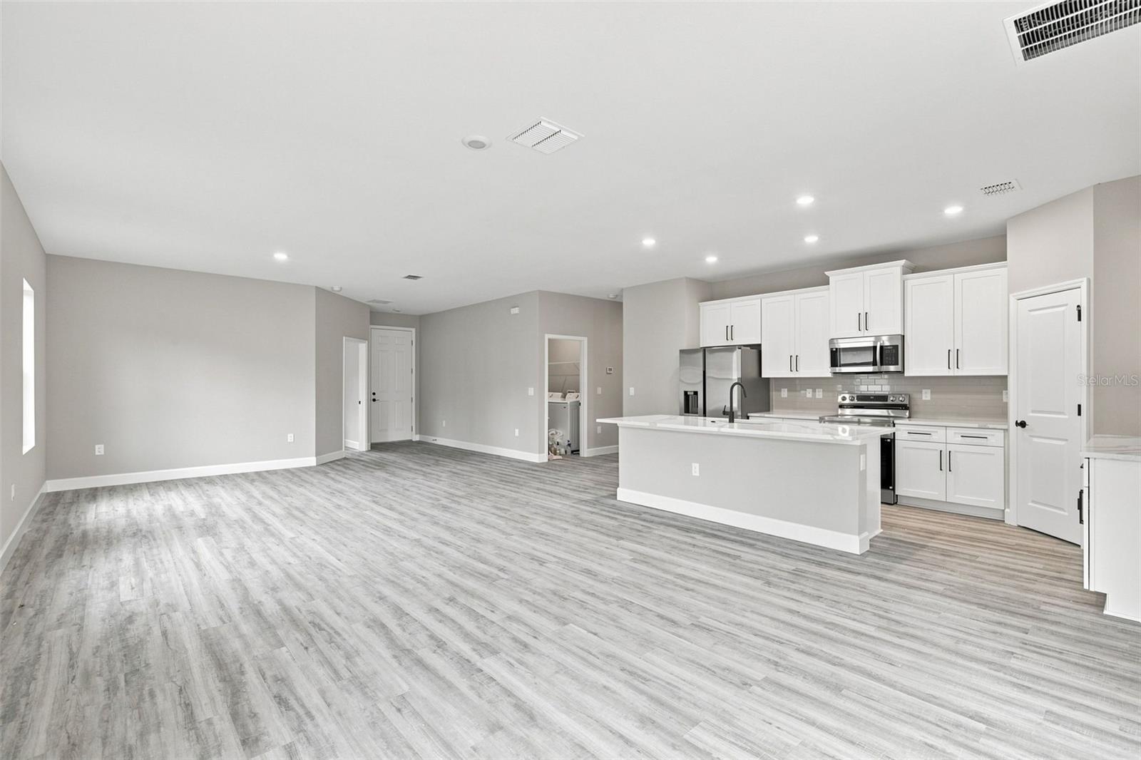 8211 ELKENBERRY AVE — photo 6