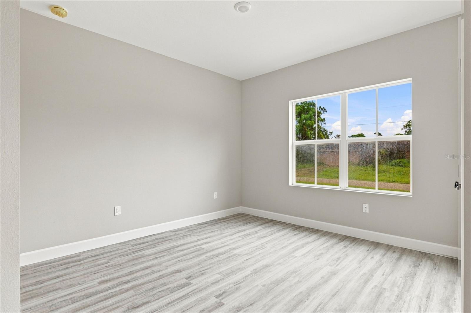 8211 ELKENBERRY AVE — photo 20