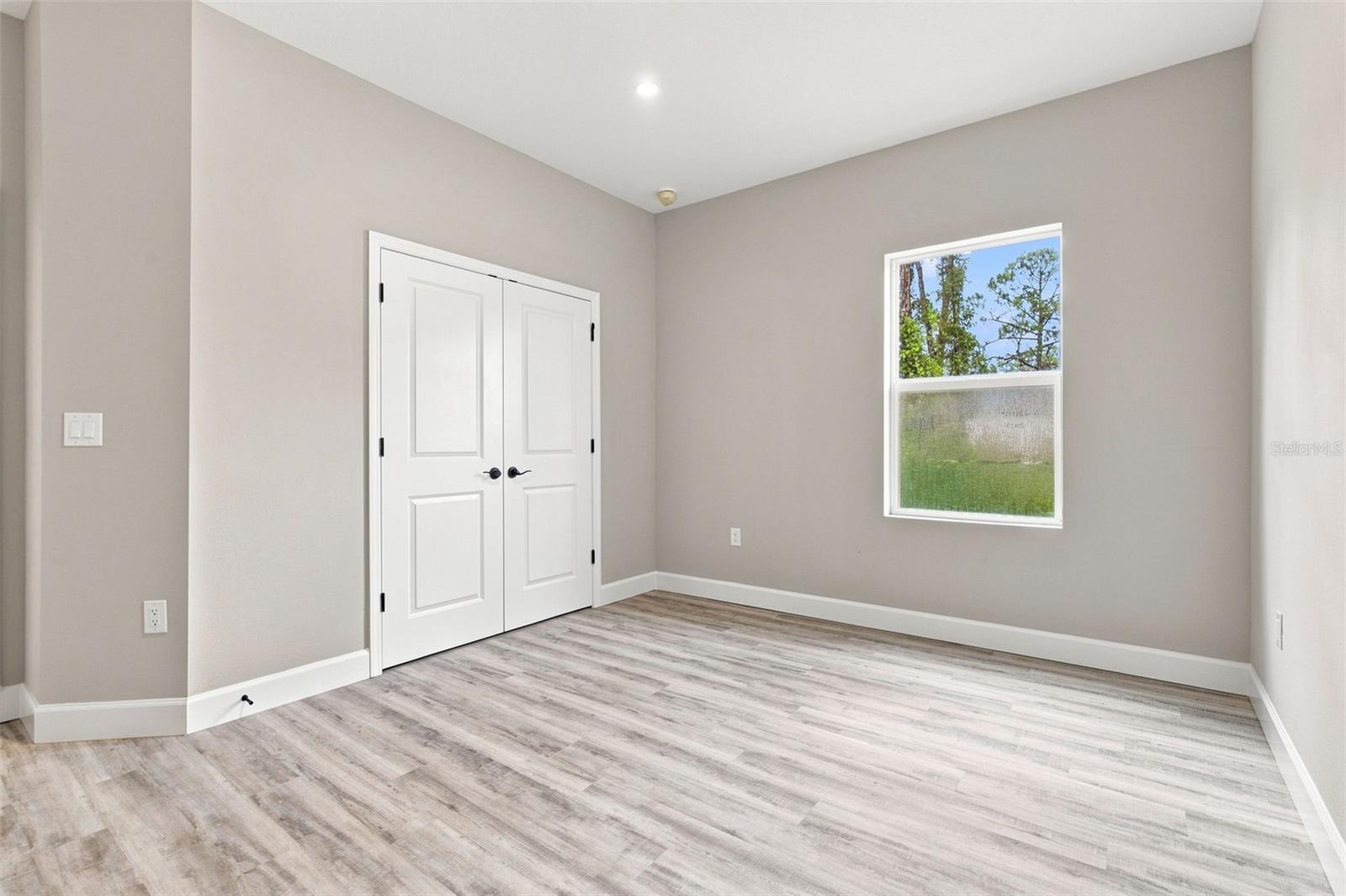 8211 ELKENBERRY AVE — photo 27