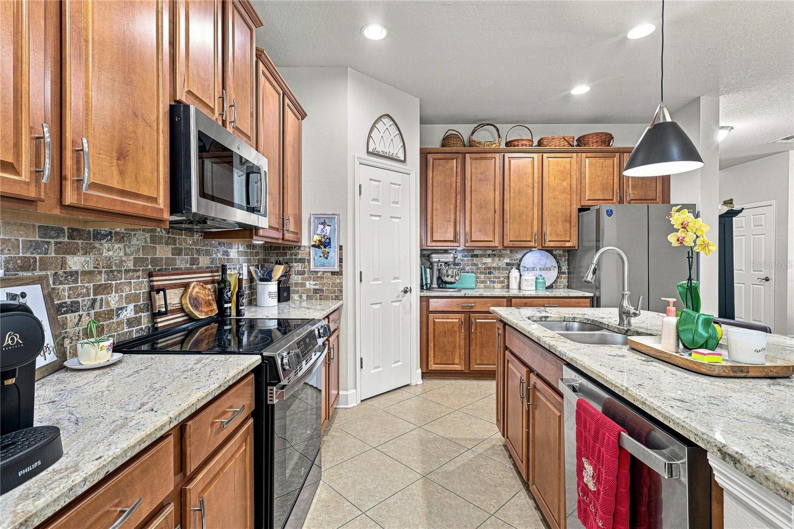8478 NANDINA DR — photo 4